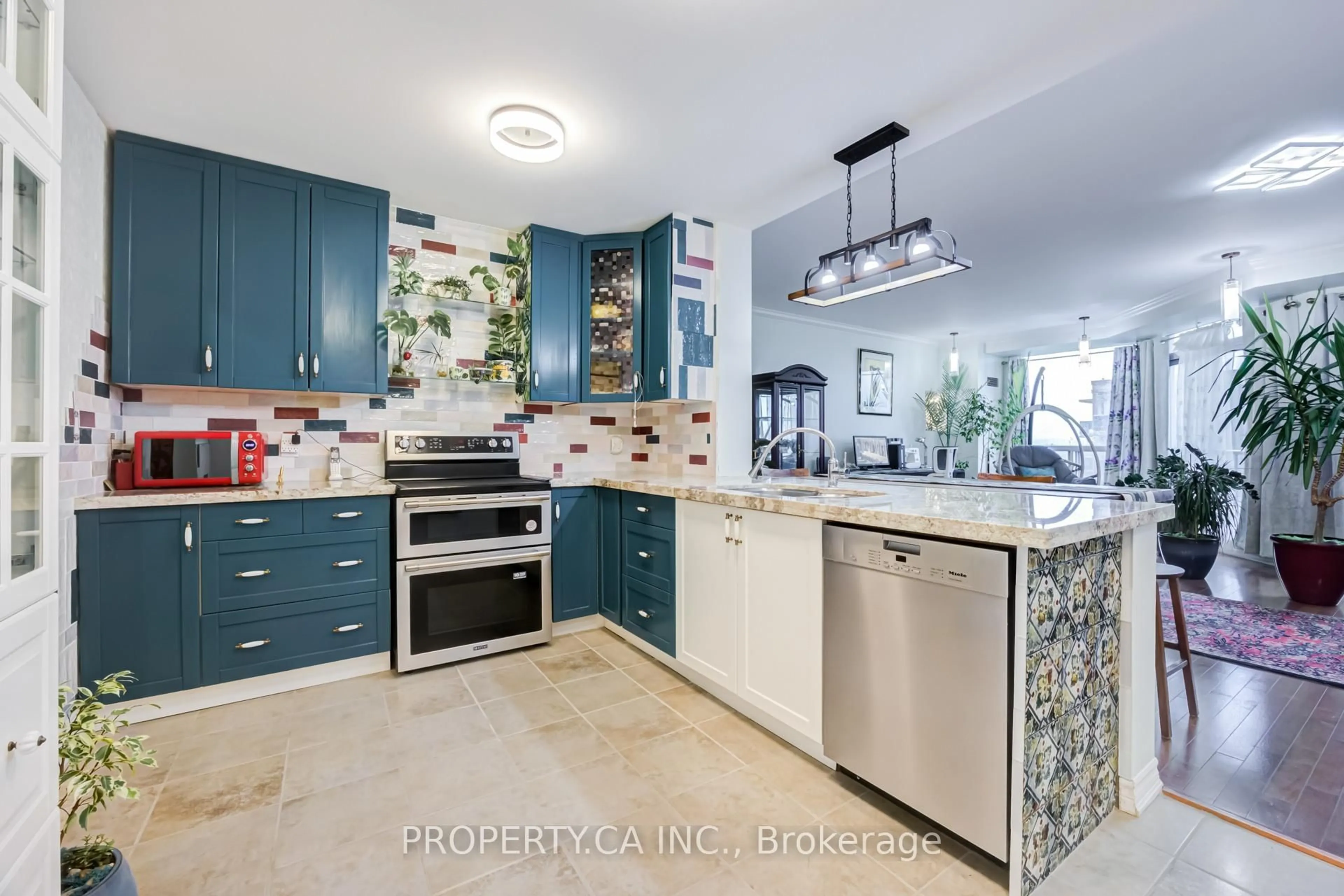 Open concept kitchen, ceramic/tile floor for 4200 Bathurst St #701, Toronto Ontario M3H 3R1