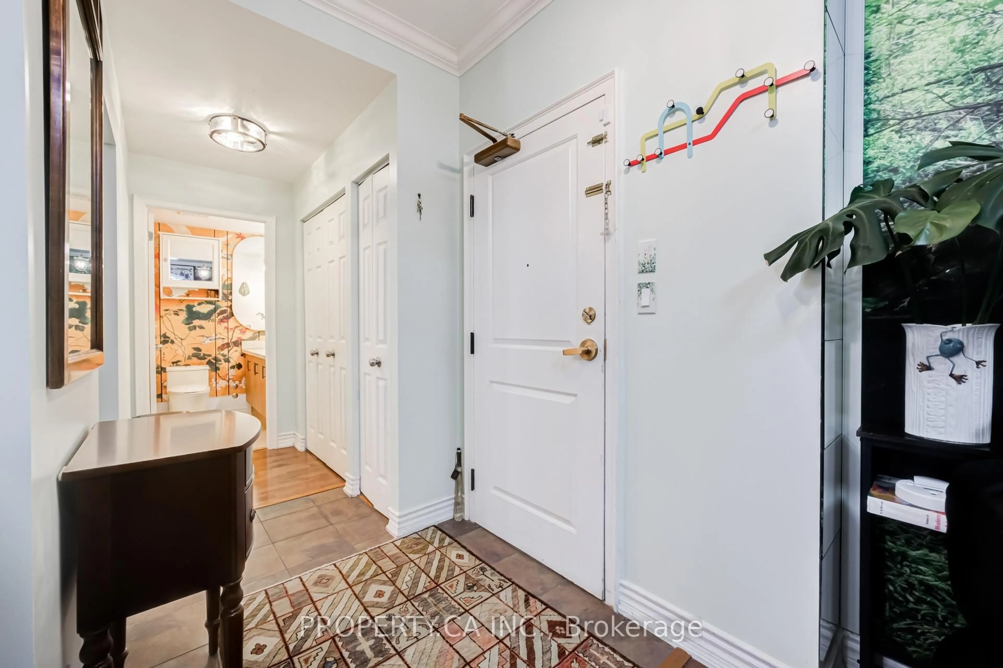 Indoor entryway for 4200 Bathurst St #701, Toronto Ontario M3H 3R1