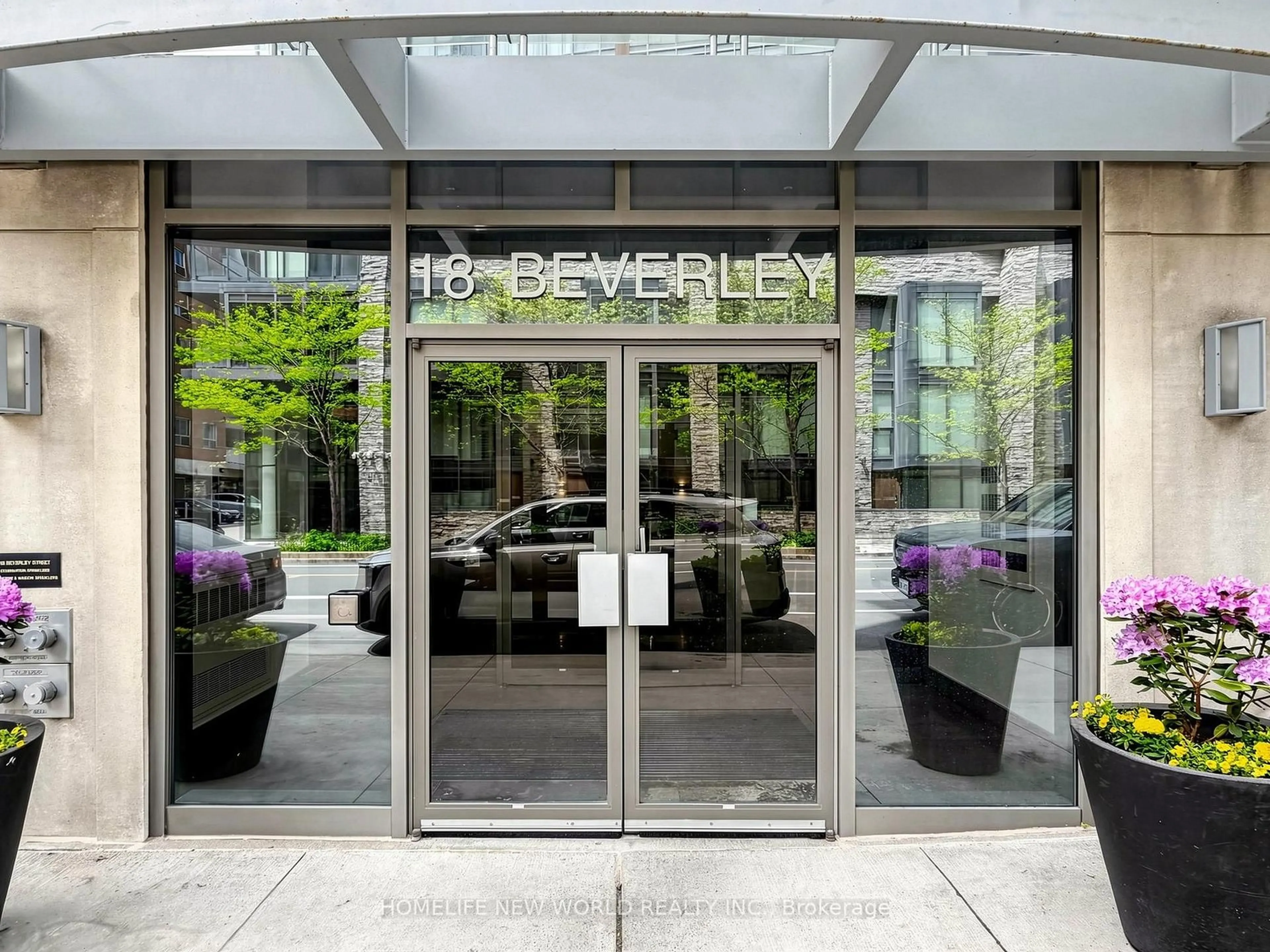 Indoor foyer for 18 Beverley St #319, Toronto Ontario M5T 3L2