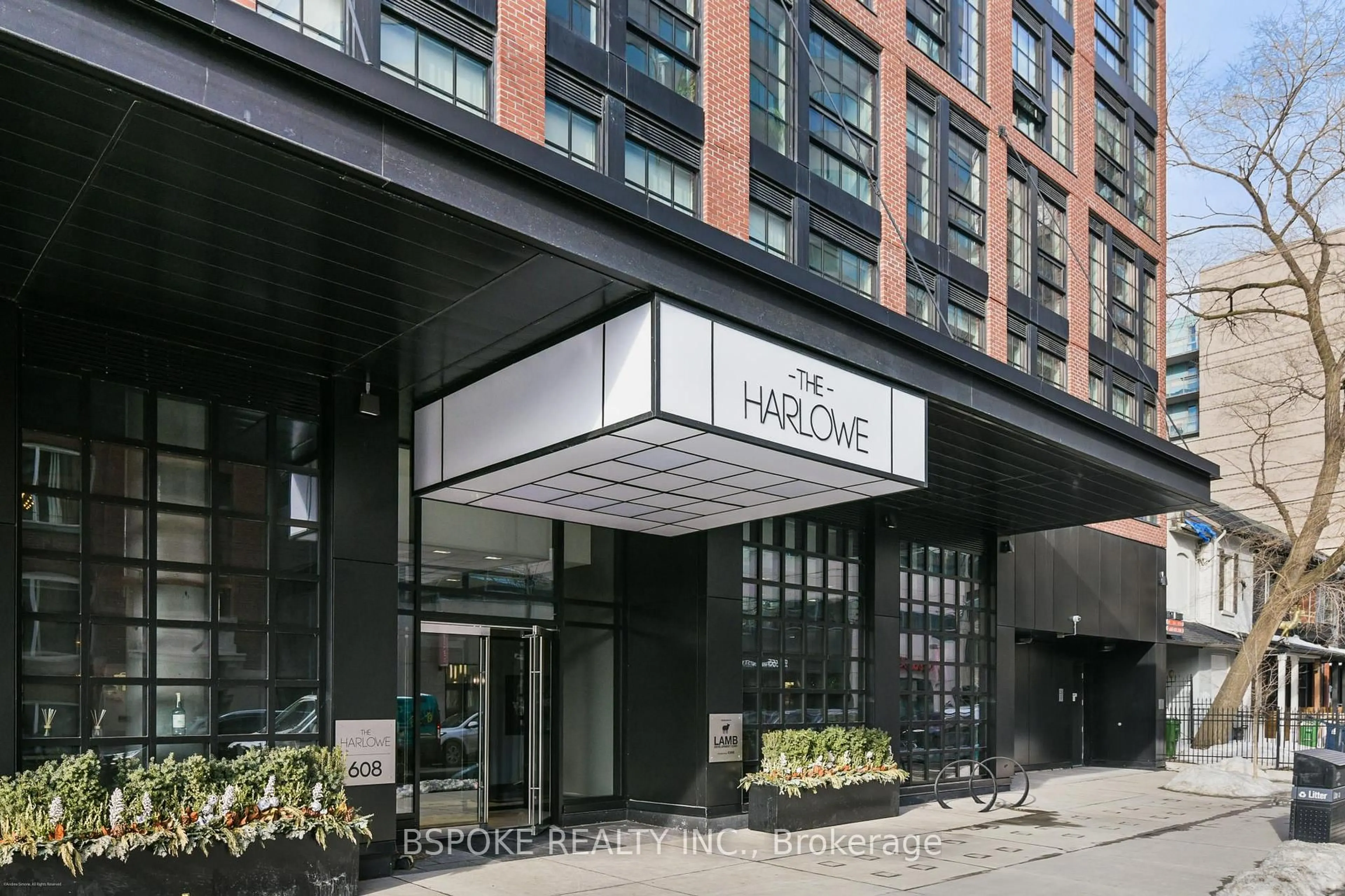 Indoor foyer for 608 Richmond St #LPH9, Toronto Ontario M5V 0N9