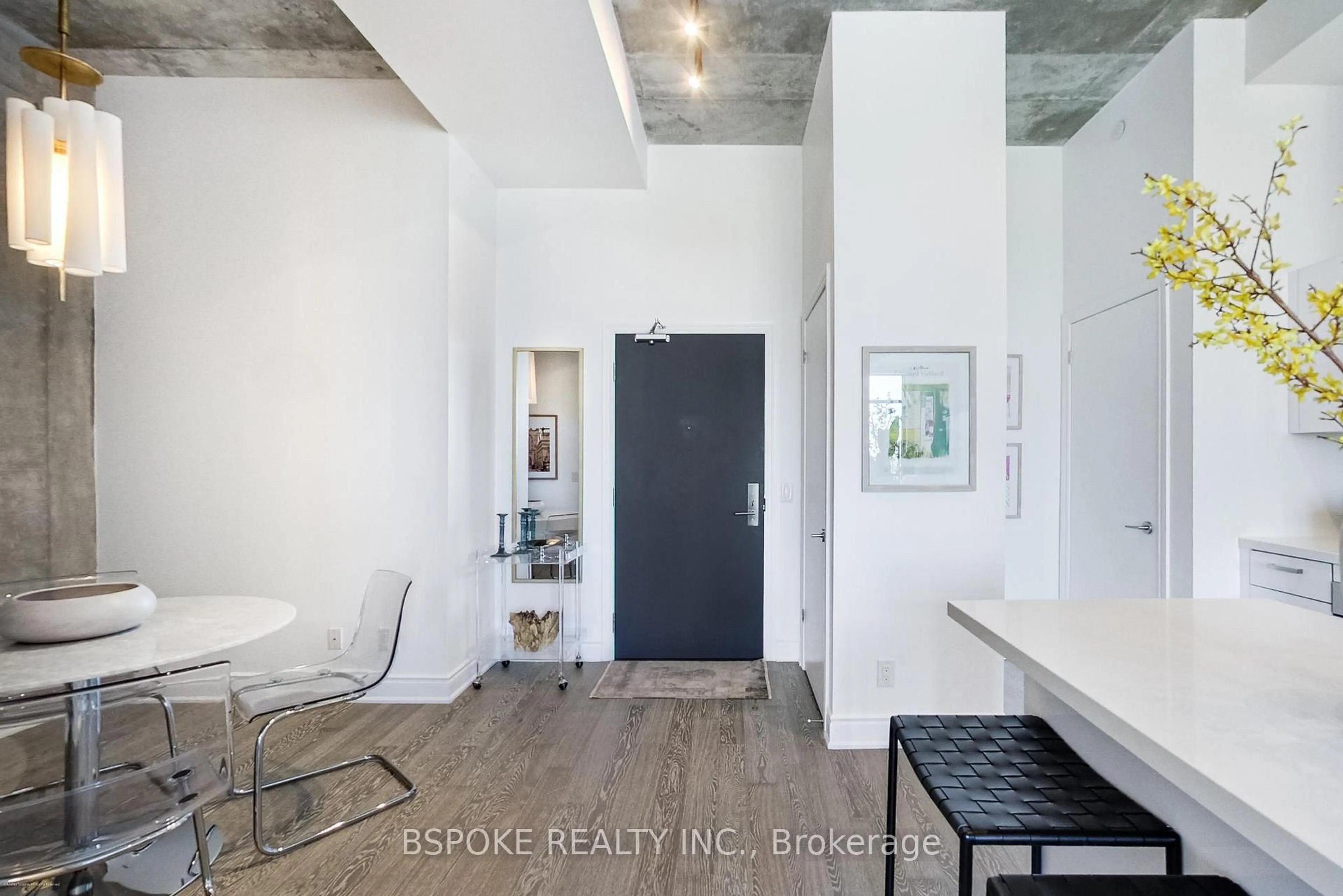 Indoor entryway for 608 Richmond St #LPH9, Toronto Ontario M5V 0N9