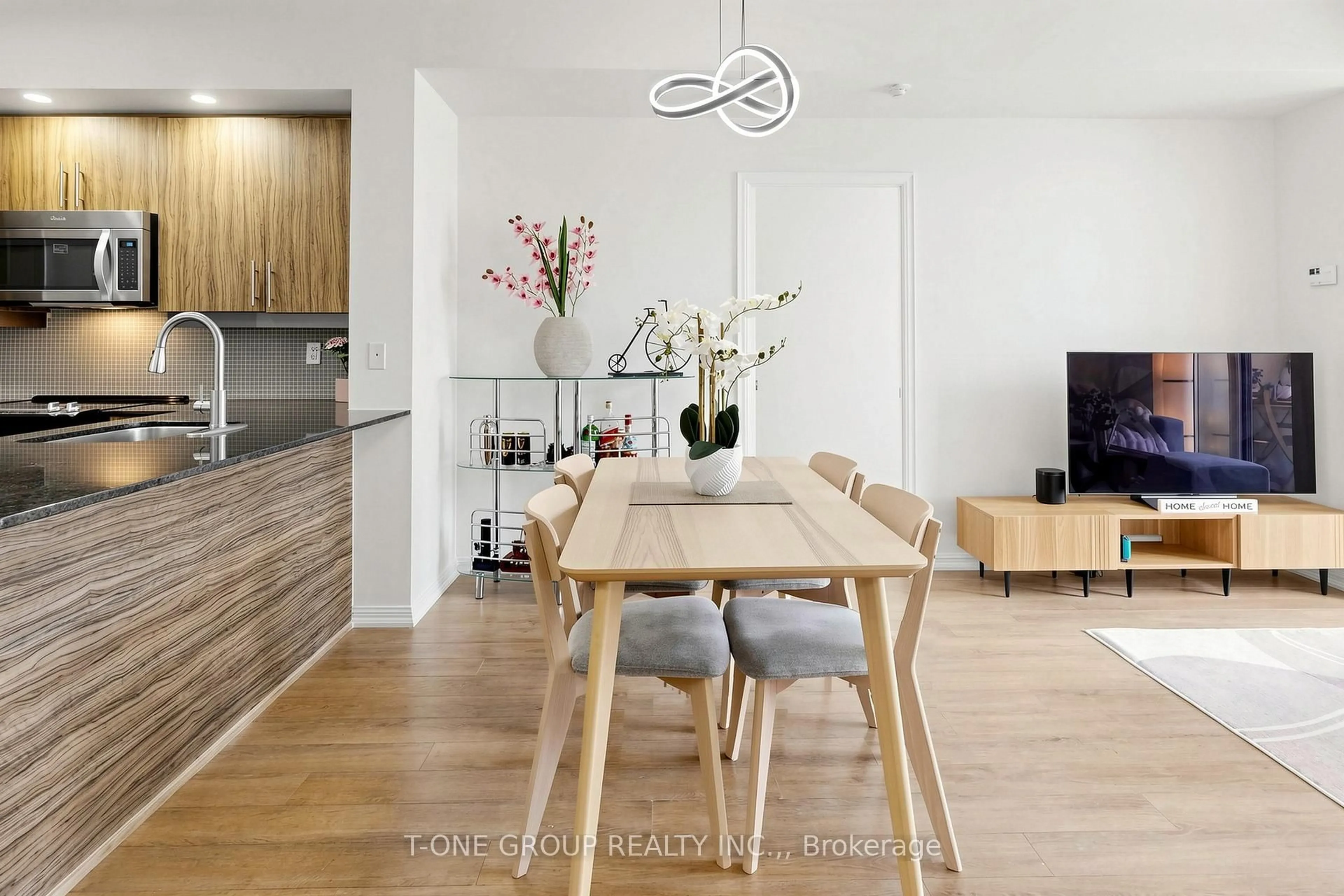 Open concept kitchen, wood/laminate floor for 75 East Liberty St #2201, Toronto Ontario M6K 3R3