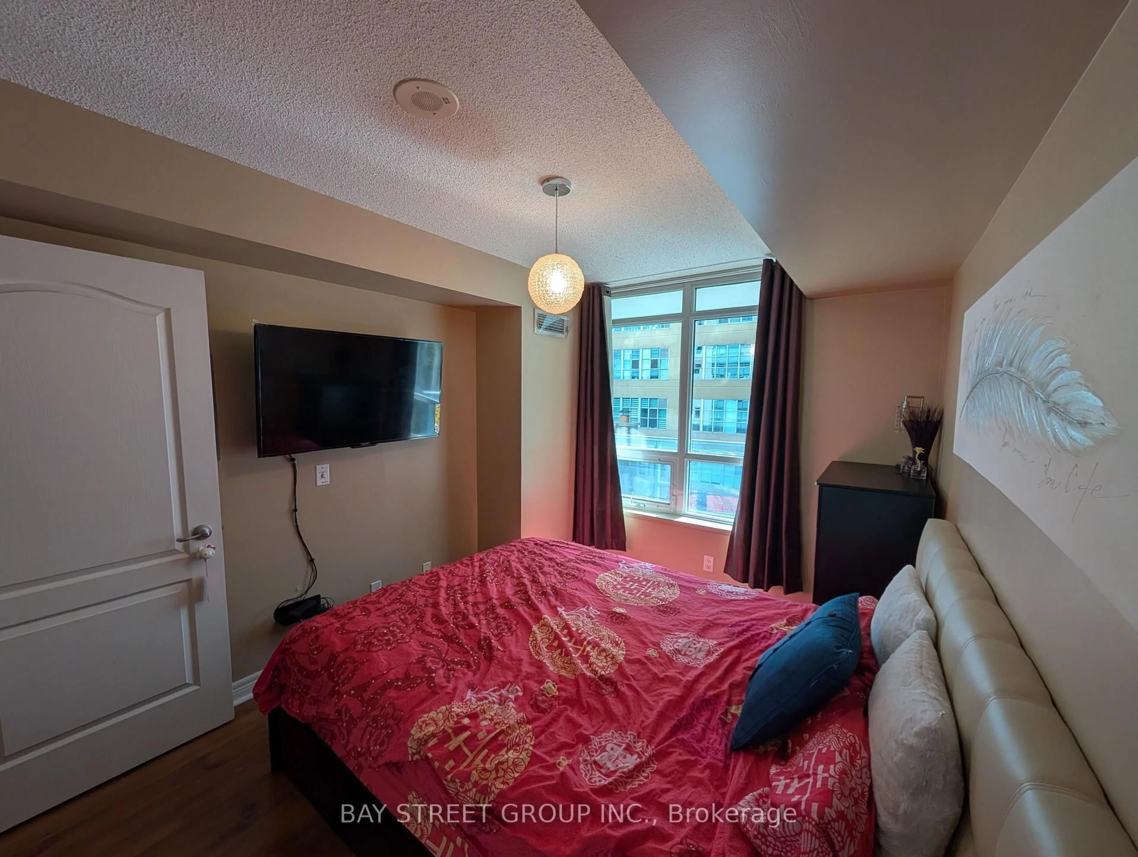 A pic of a room for 212 Eglinton Ave #505, Toronto Ontario M4P 0A3