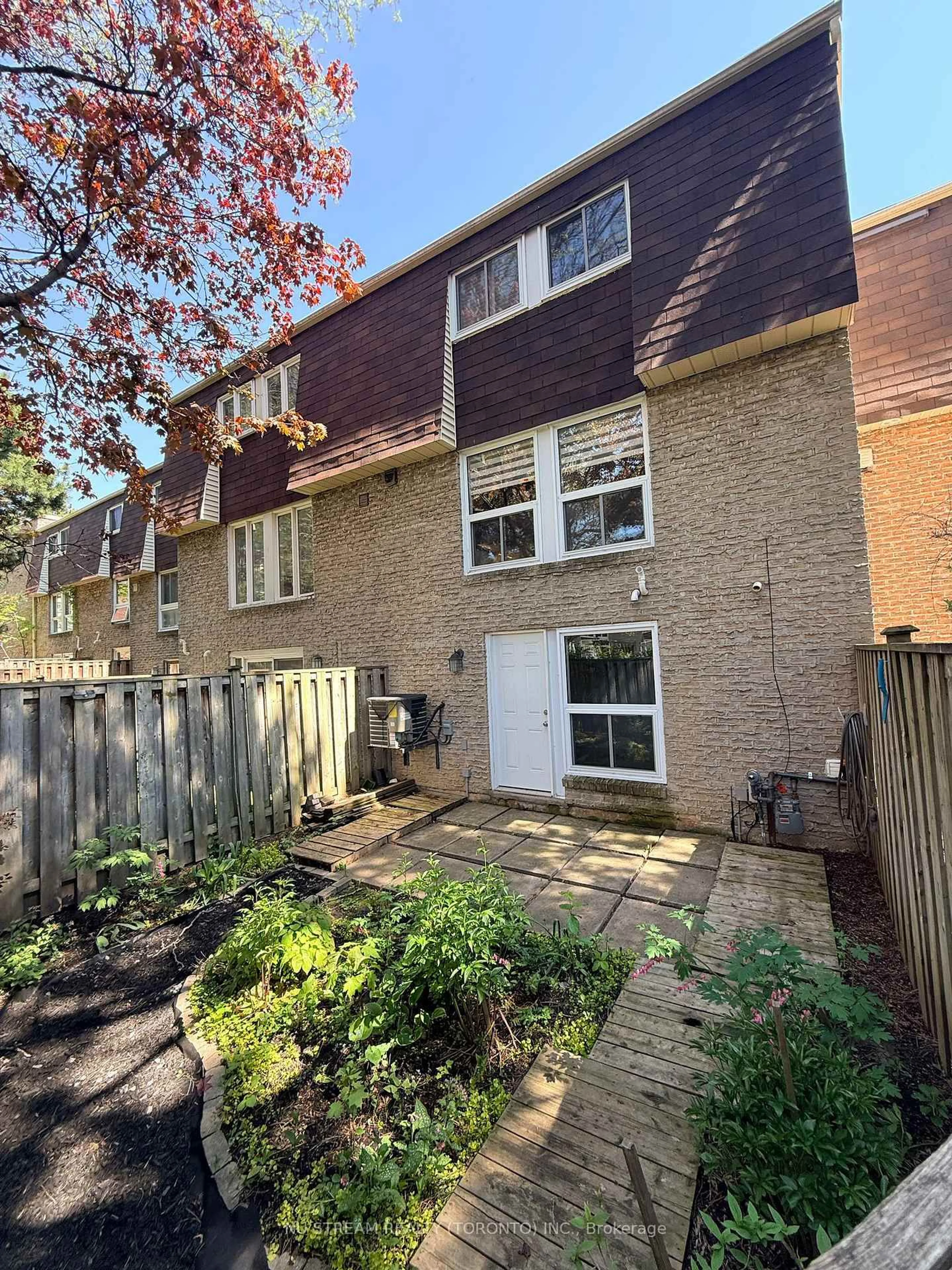 A pic from outside/outdoor area/front of a property/back of a property/a pic from drone, street for 177 Rusty Crestway #189, Toronto Ontario M2J 2Y5