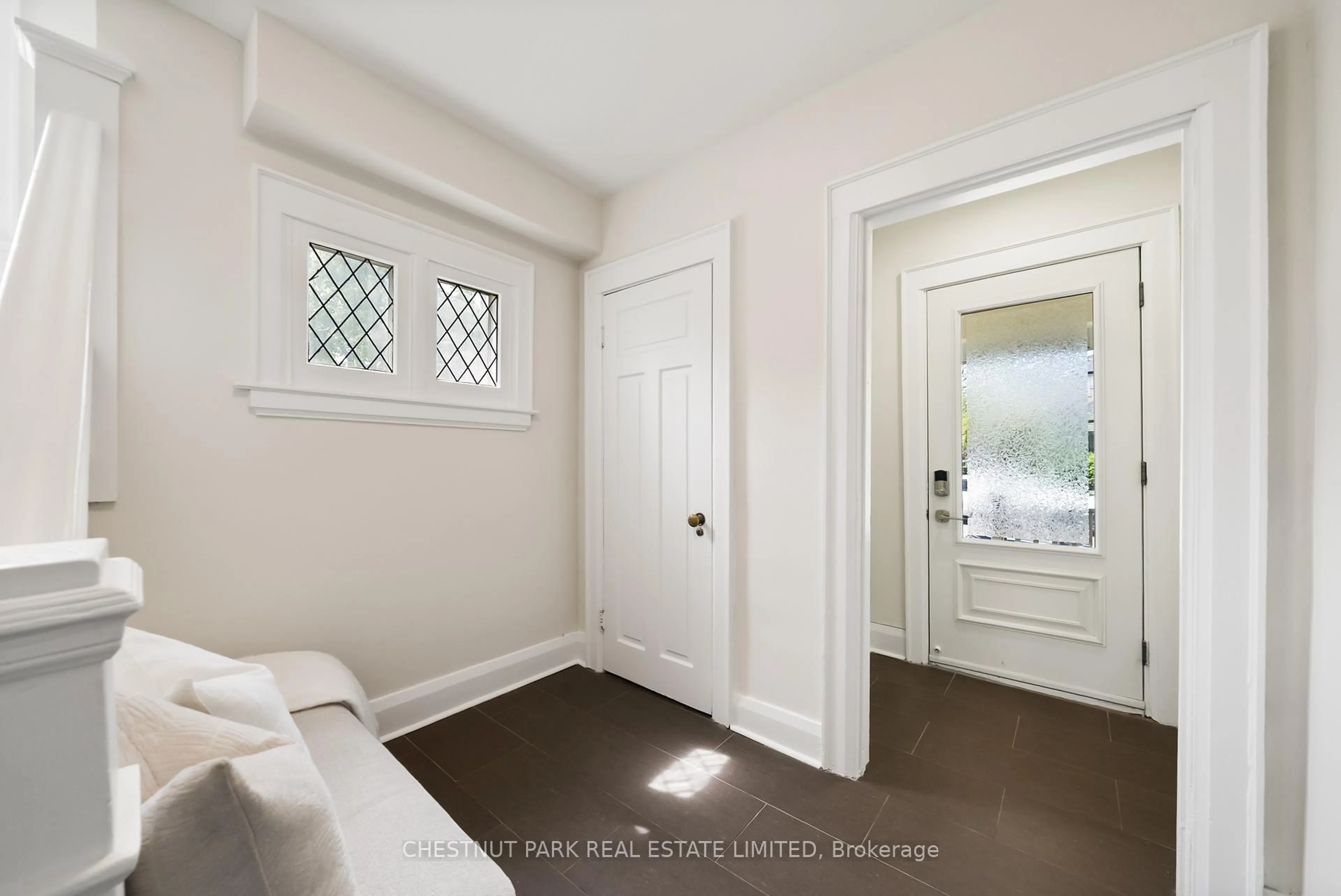 Indoor entryway for 99 Brookdale Ave, Toronto Ontario M5M 1P2