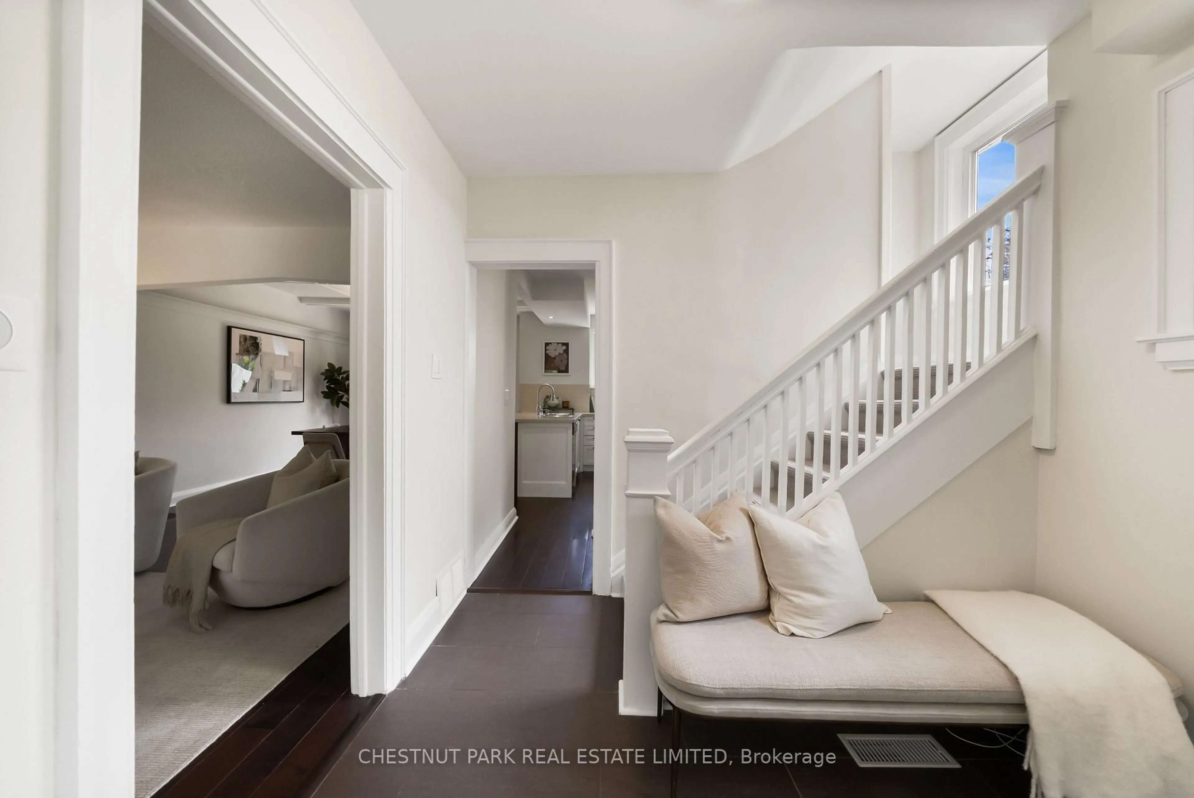Indoor entryway for 99 Brookdale Ave, Toronto Ontario M5M 1P2