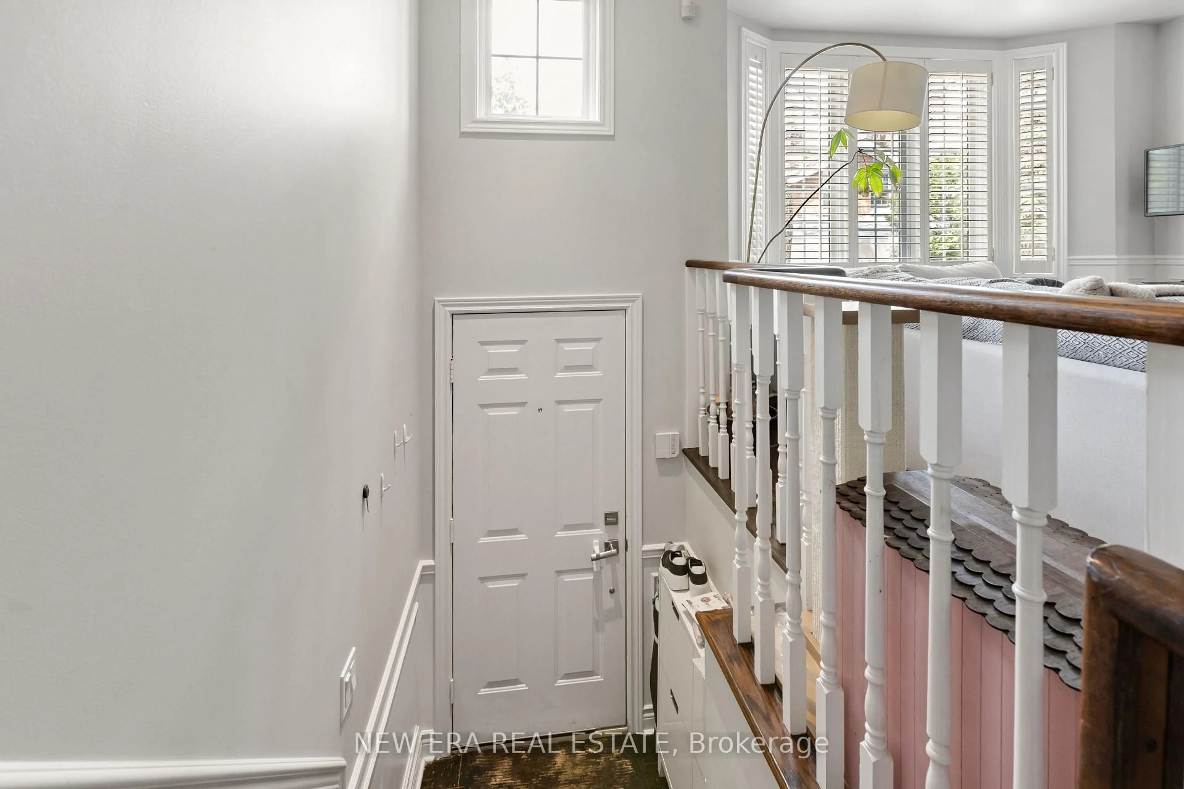 Indoor entryway for 35 Spruce St #B, Toronto Ontario M5A 2H8