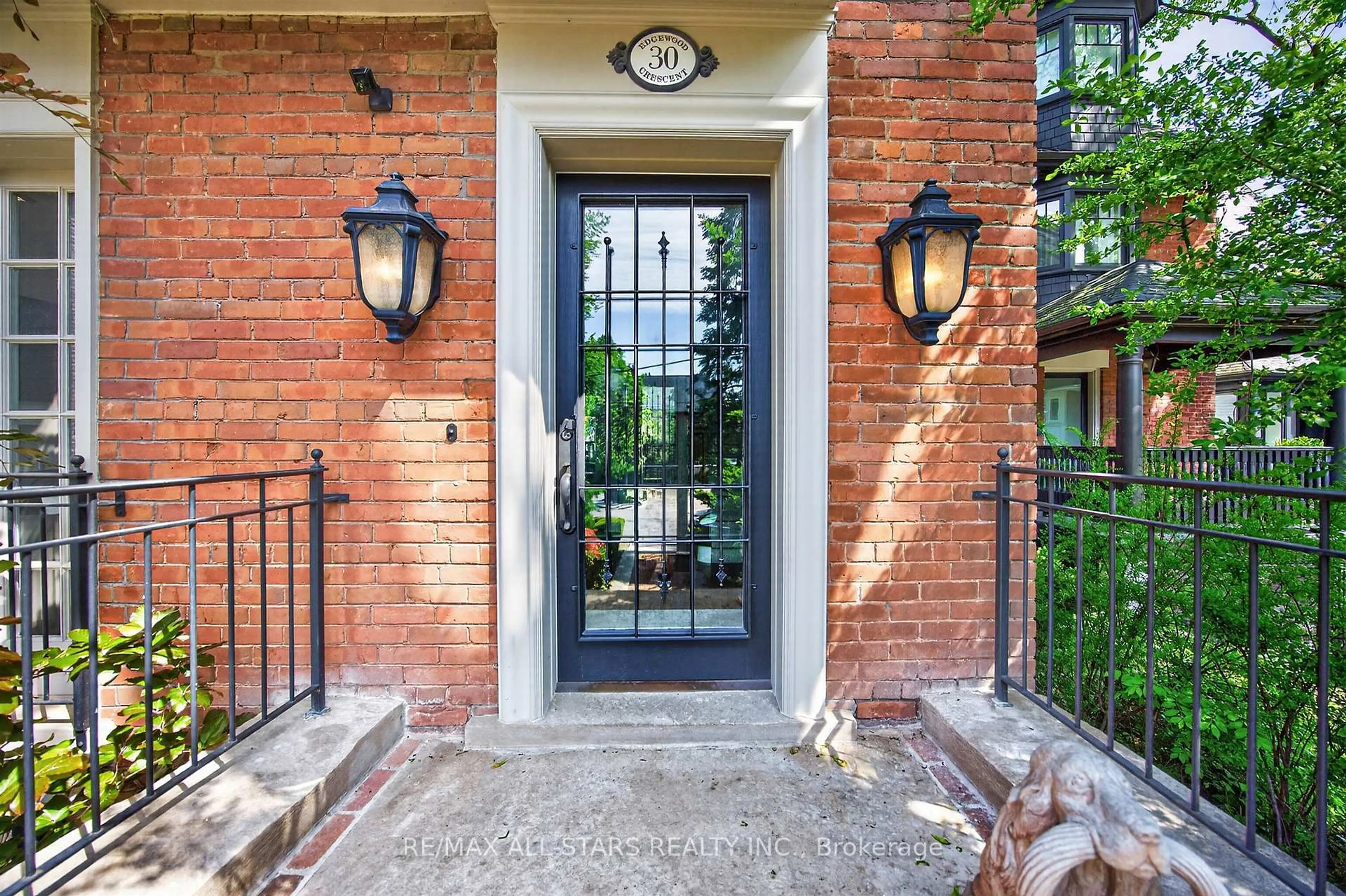 Unknown for 30 Edgewood Cres, Toronto Ontario M4W 3A9