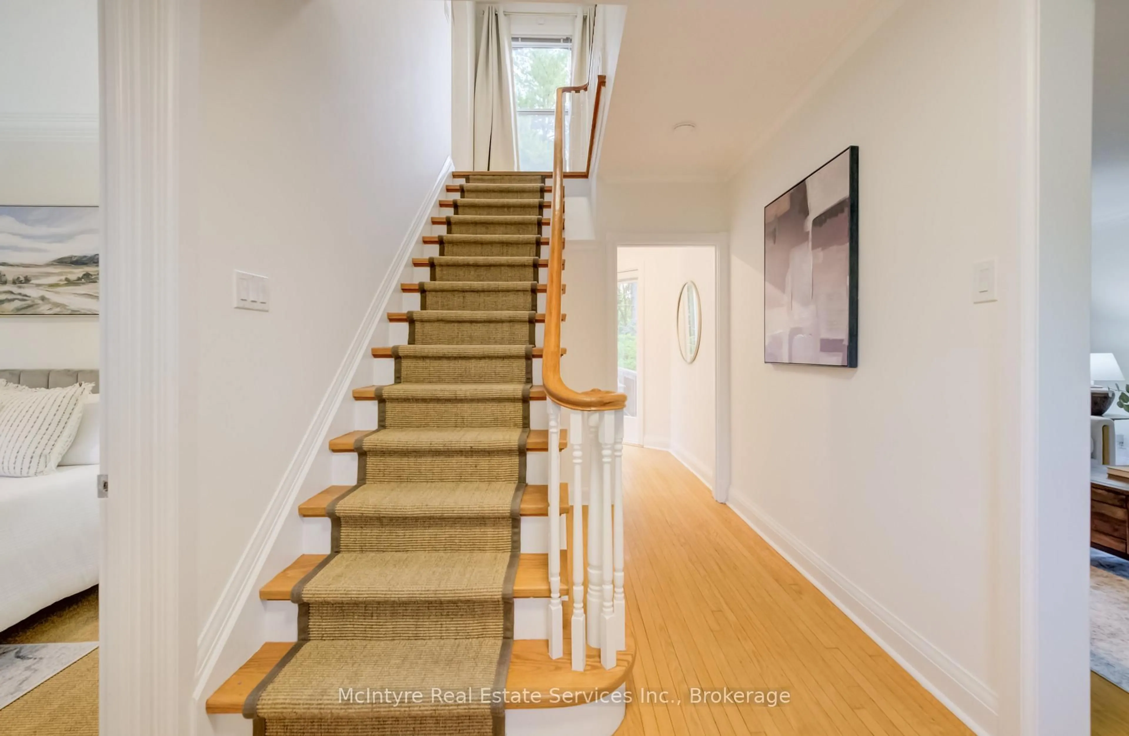 Stairs for 560 Blythwood Rd, Toronto Ontario M4N 1B5
