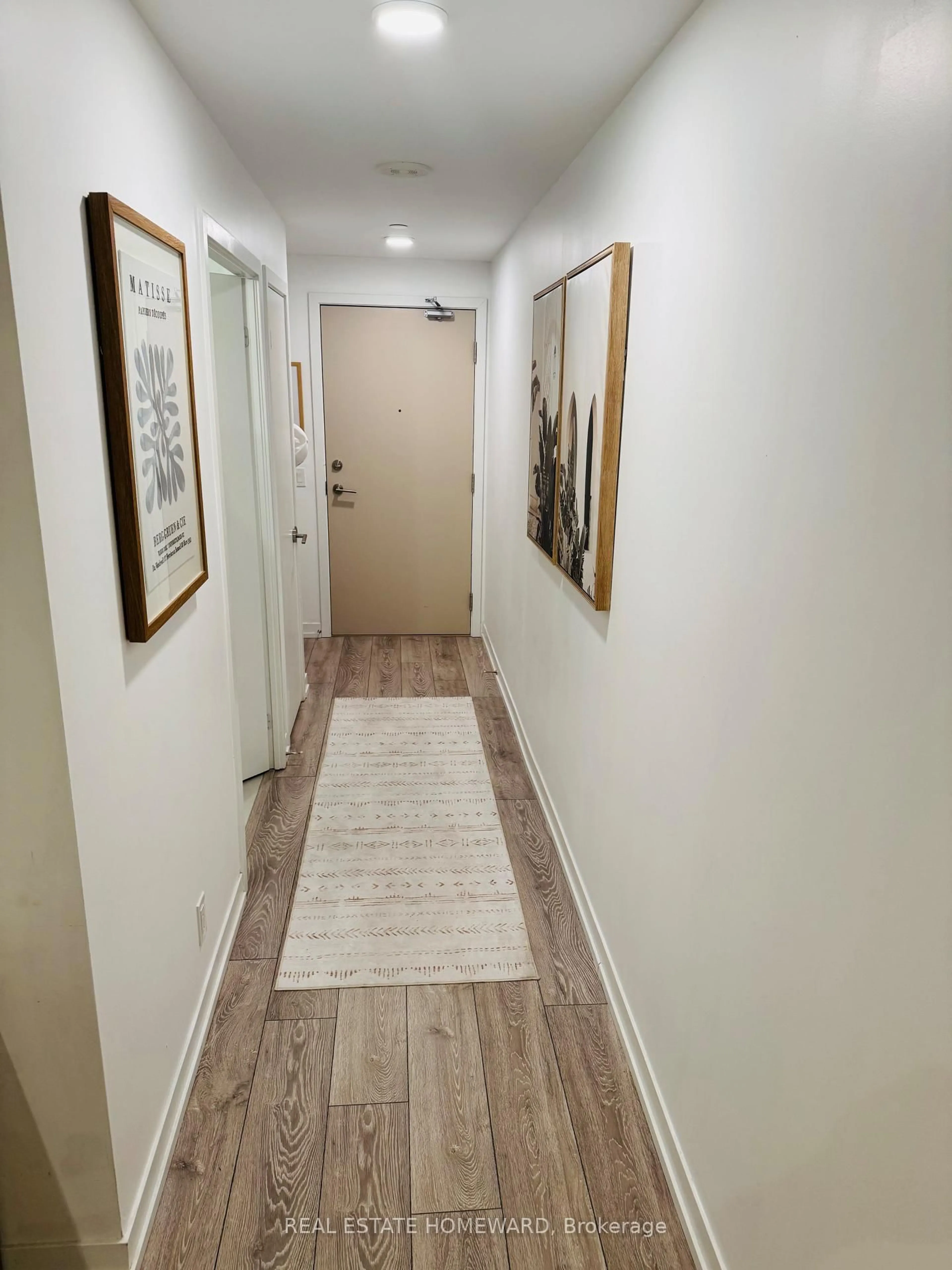 Indoor foyer for 2020 Bathurst St #535, Toronto Ontario M5P 0A6