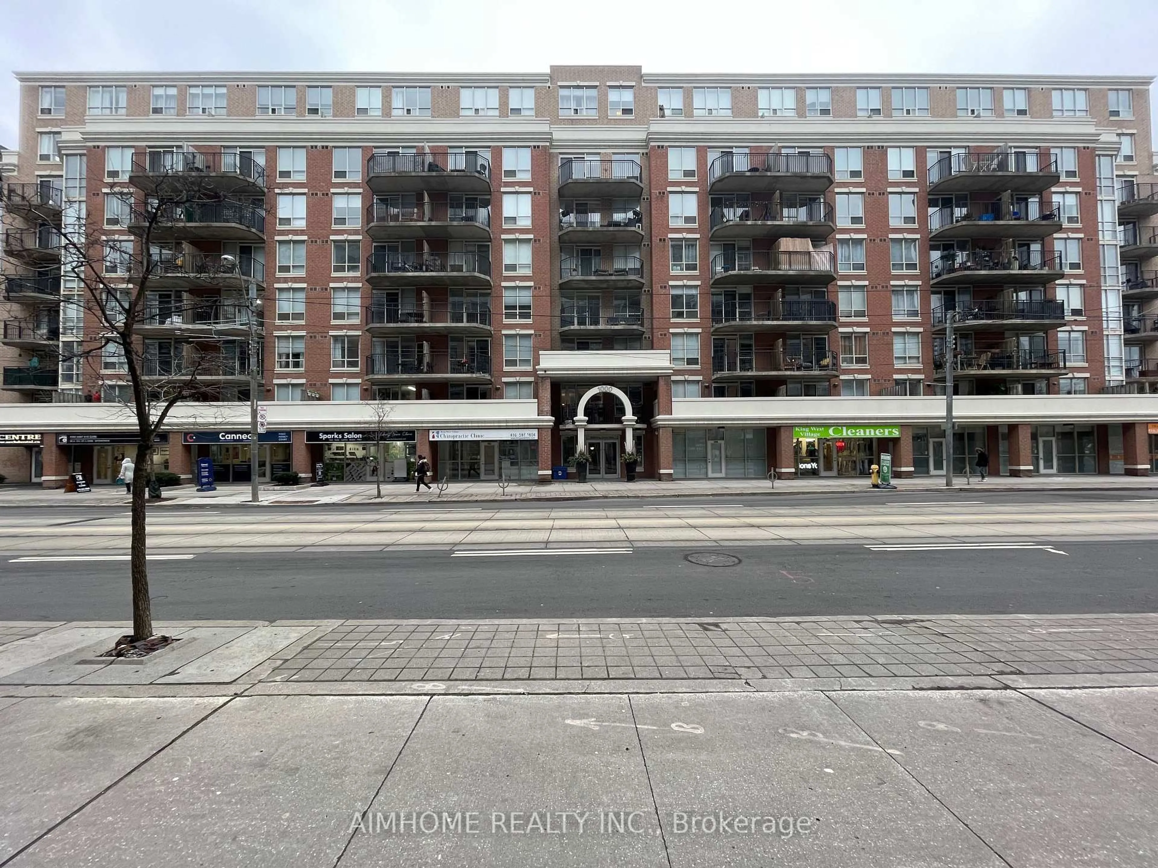 Blurry image for 1000 King St #317, Toronto Ontario M6K 3N1