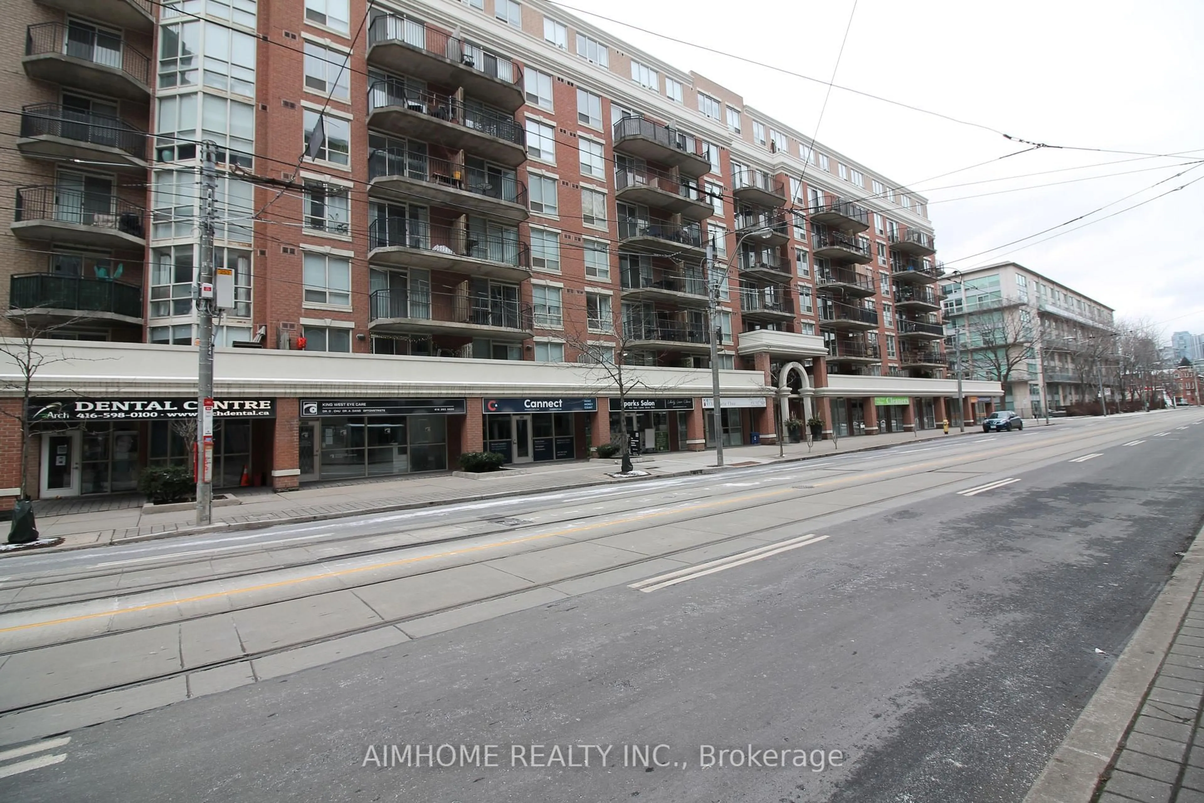 Blurry image for 1000 King St #317, Toronto Ontario M6K 3N1