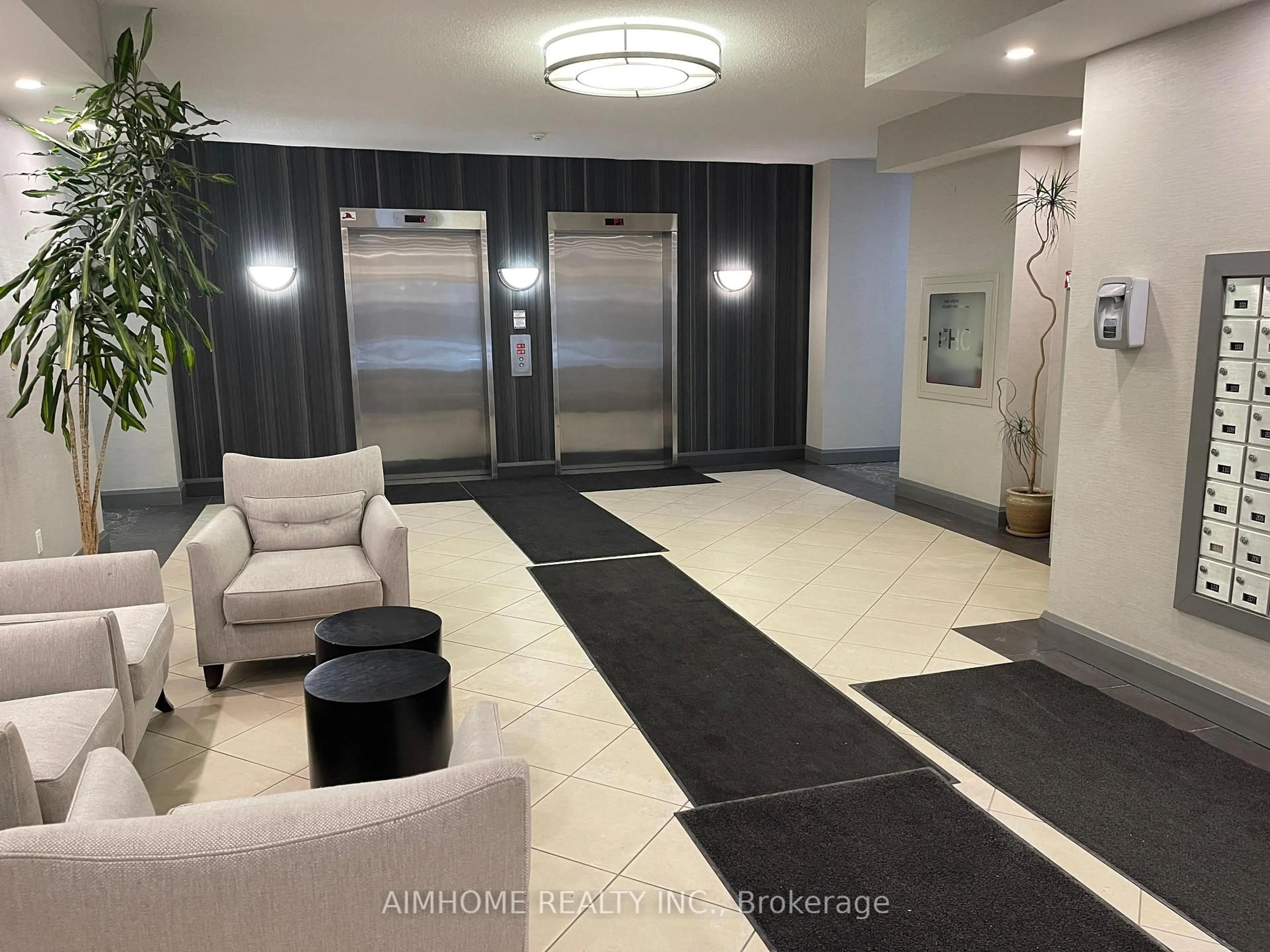 Indoor foyer for 1000 King St #317, Toronto Ontario M6K 3N1