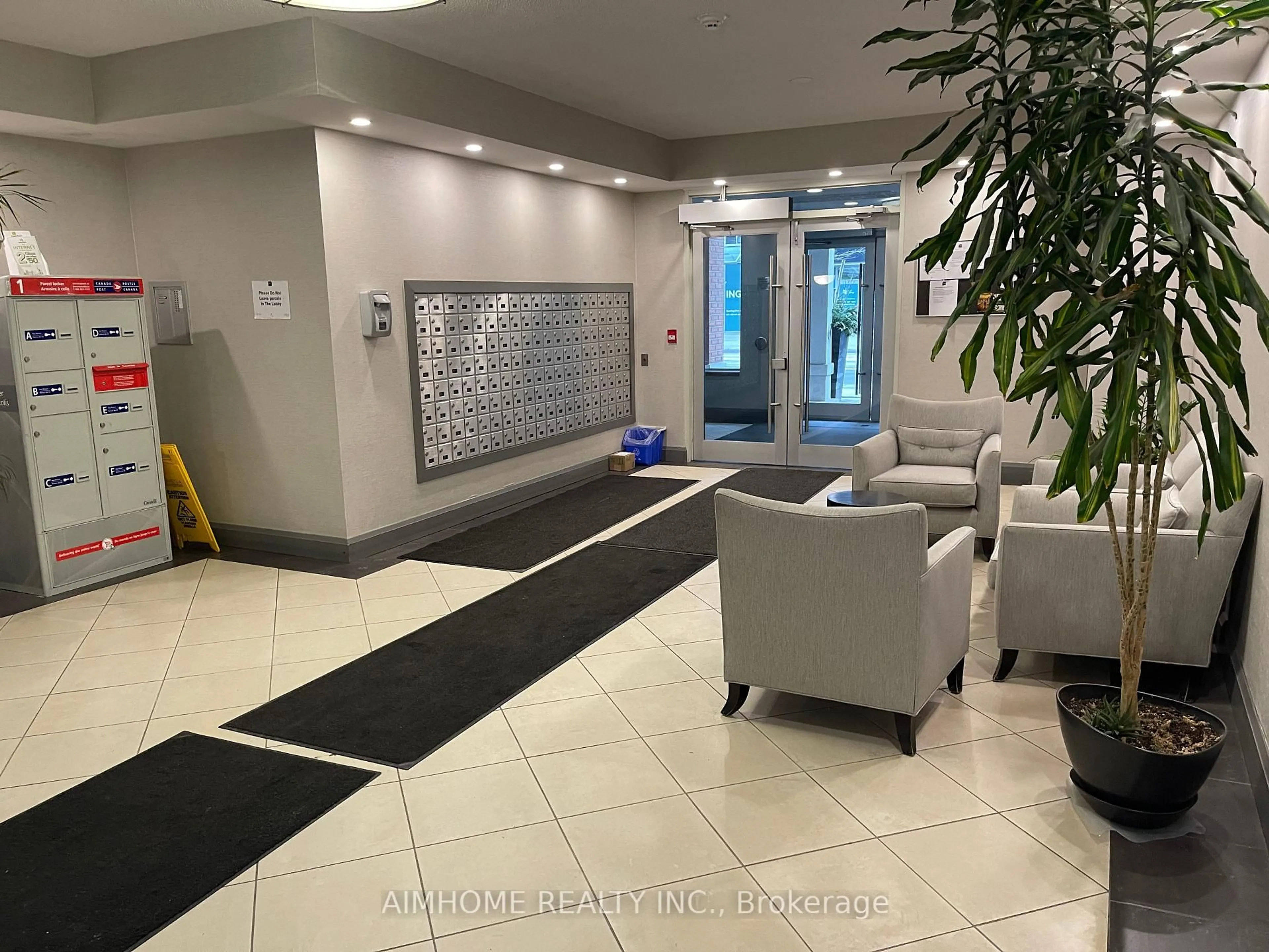 Lobby for 1000 King St #317, Toronto Ontario M6K 3N1