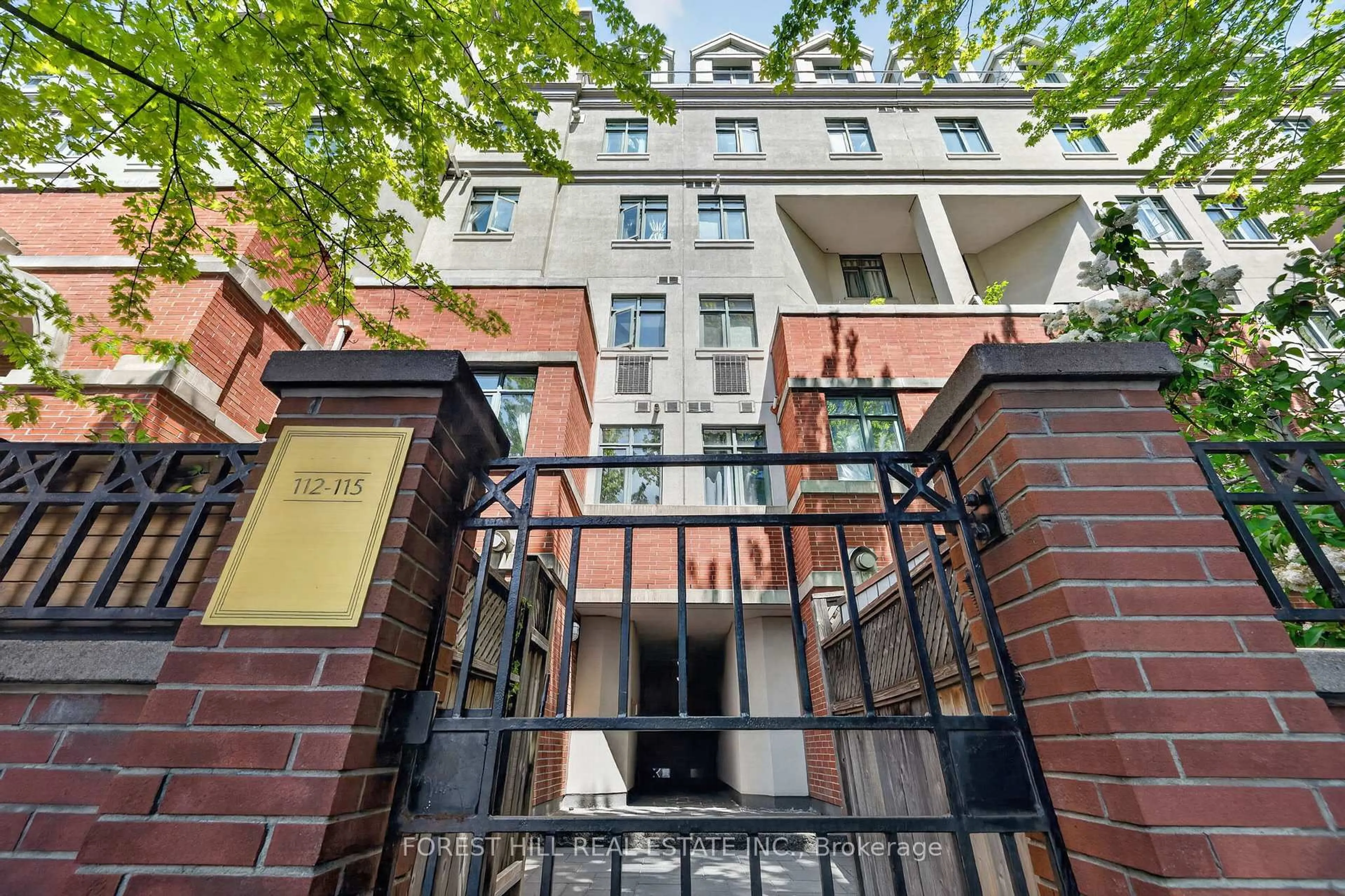Balcony in the apartment, unknown for 500 Richmond St #TH 115, Toronto Ontario M5V 3N4