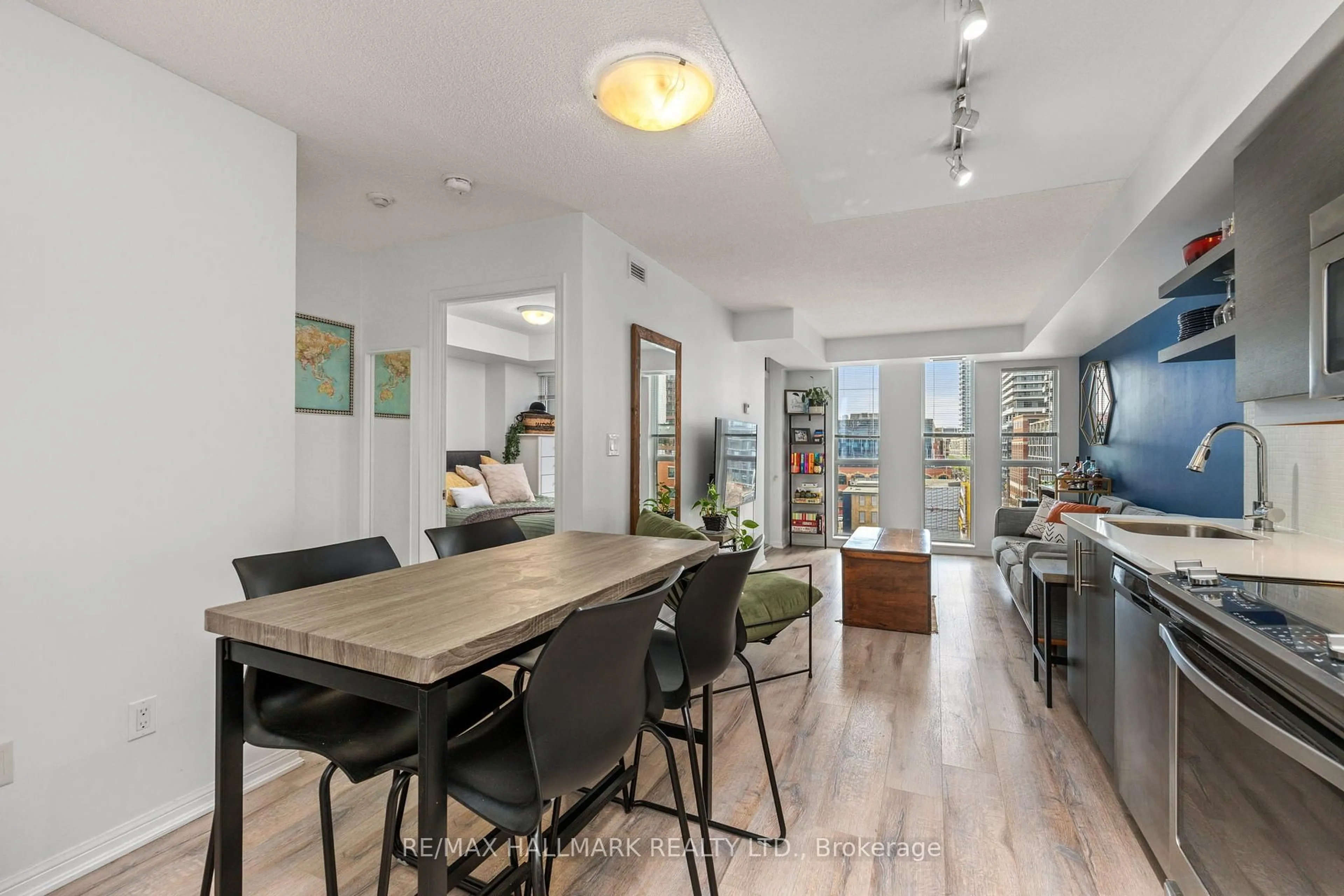 Open concept kitchen, unknown for 400 Adelaide St #819, Toronto Ontario M5A 4S3