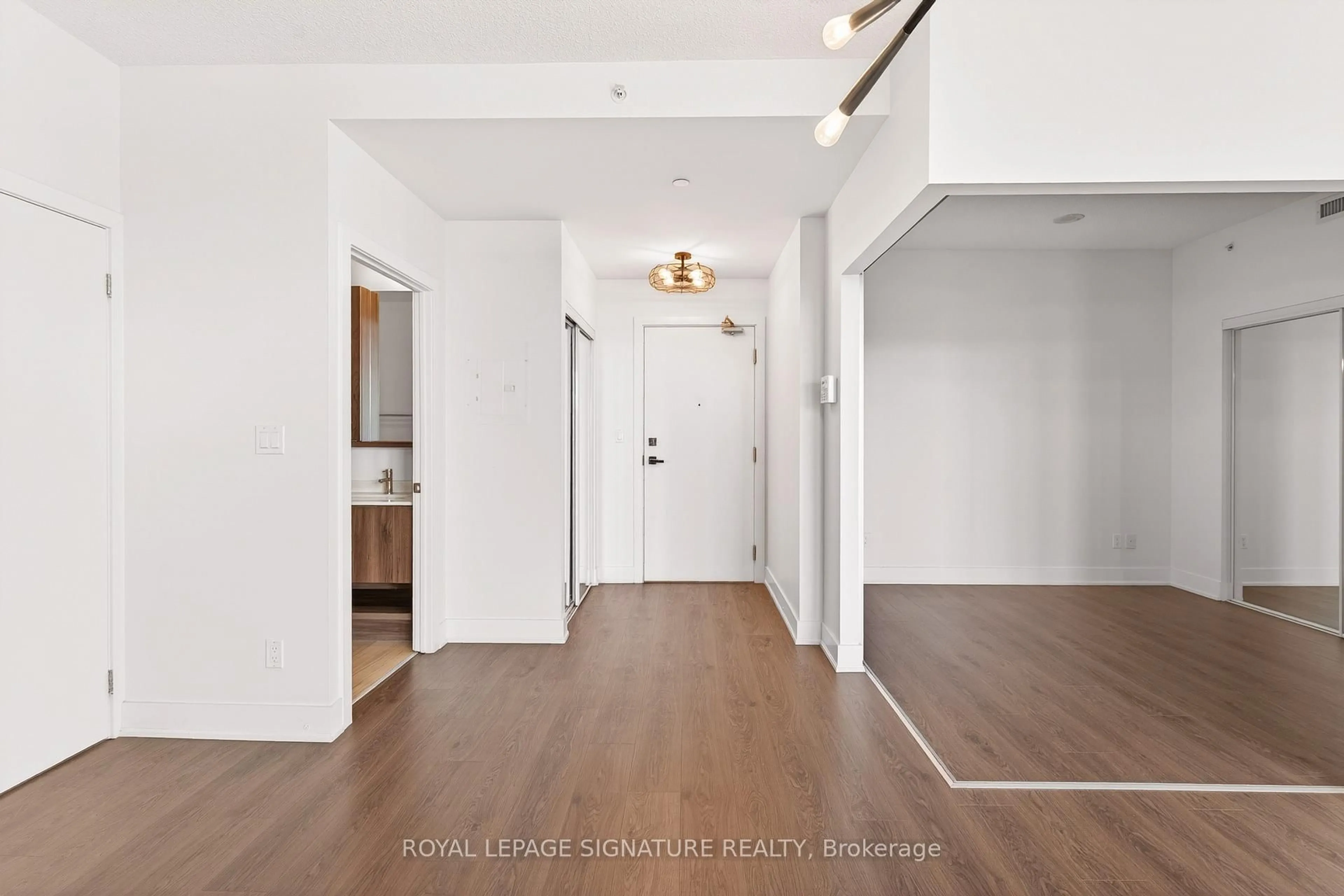 Indoor entryway for 99 The Donway #920, Toronto Ontario M3C 0N8