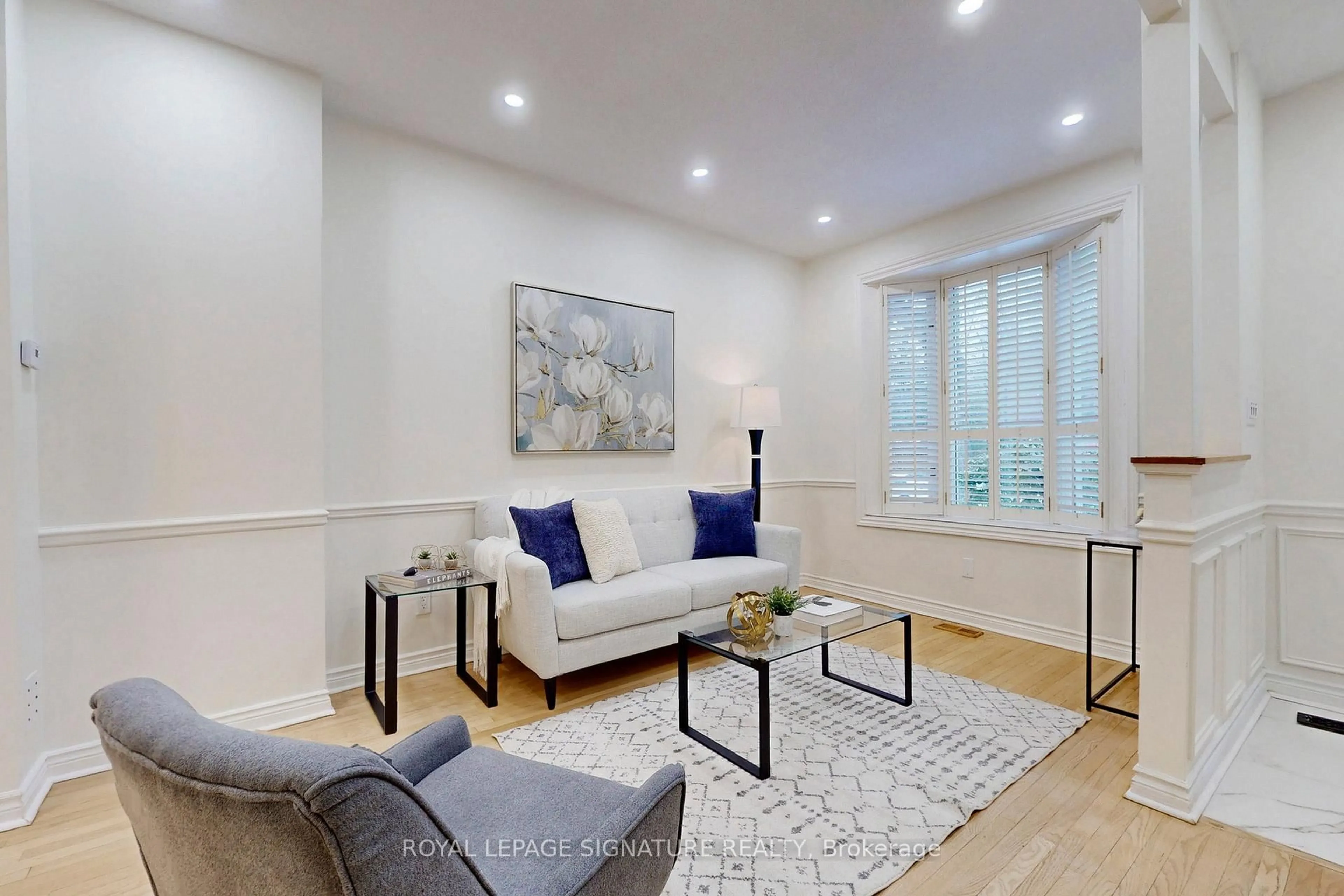 Living room with furniture, unknown for 337 Glen Rd, Toronto Ontario M4W 2X4
