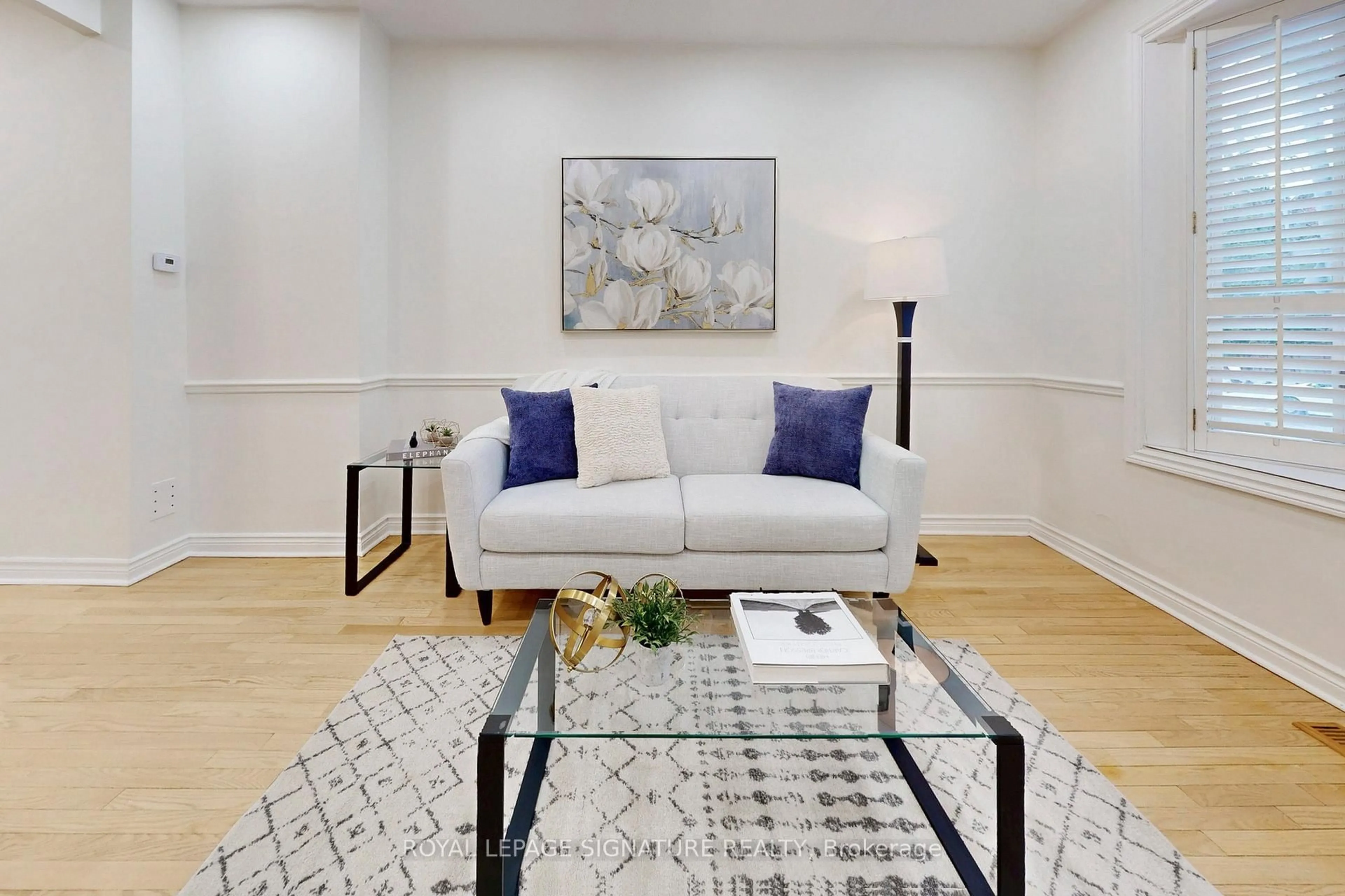 Living room with furniture, unknown for 337 Glen Rd, Toronto Ontario M4W 2X4
