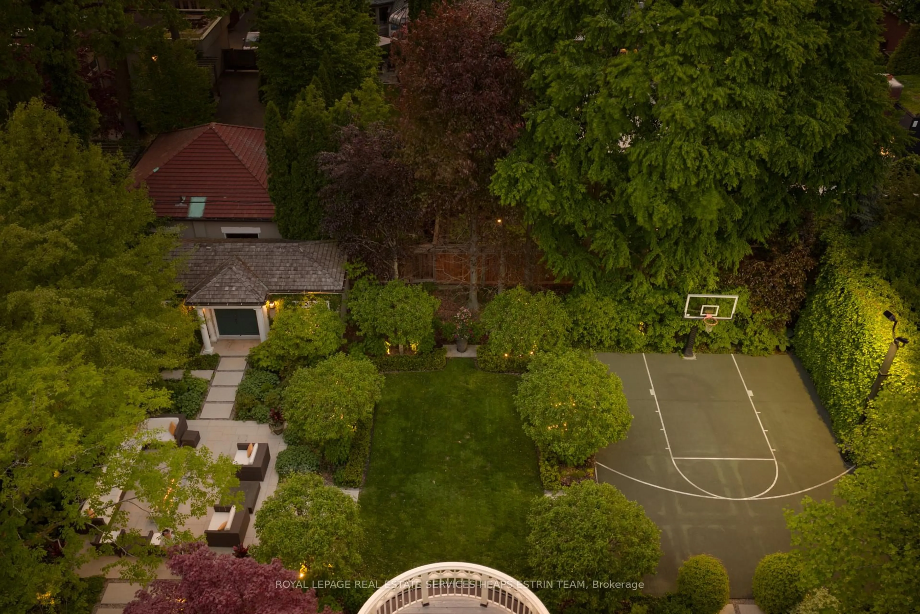 A pic from outside/outdoor area/front of a property/back of a property/a pic from drone, street for 76 Binscarth Rd, Toronto Ontario M4W 1Y4