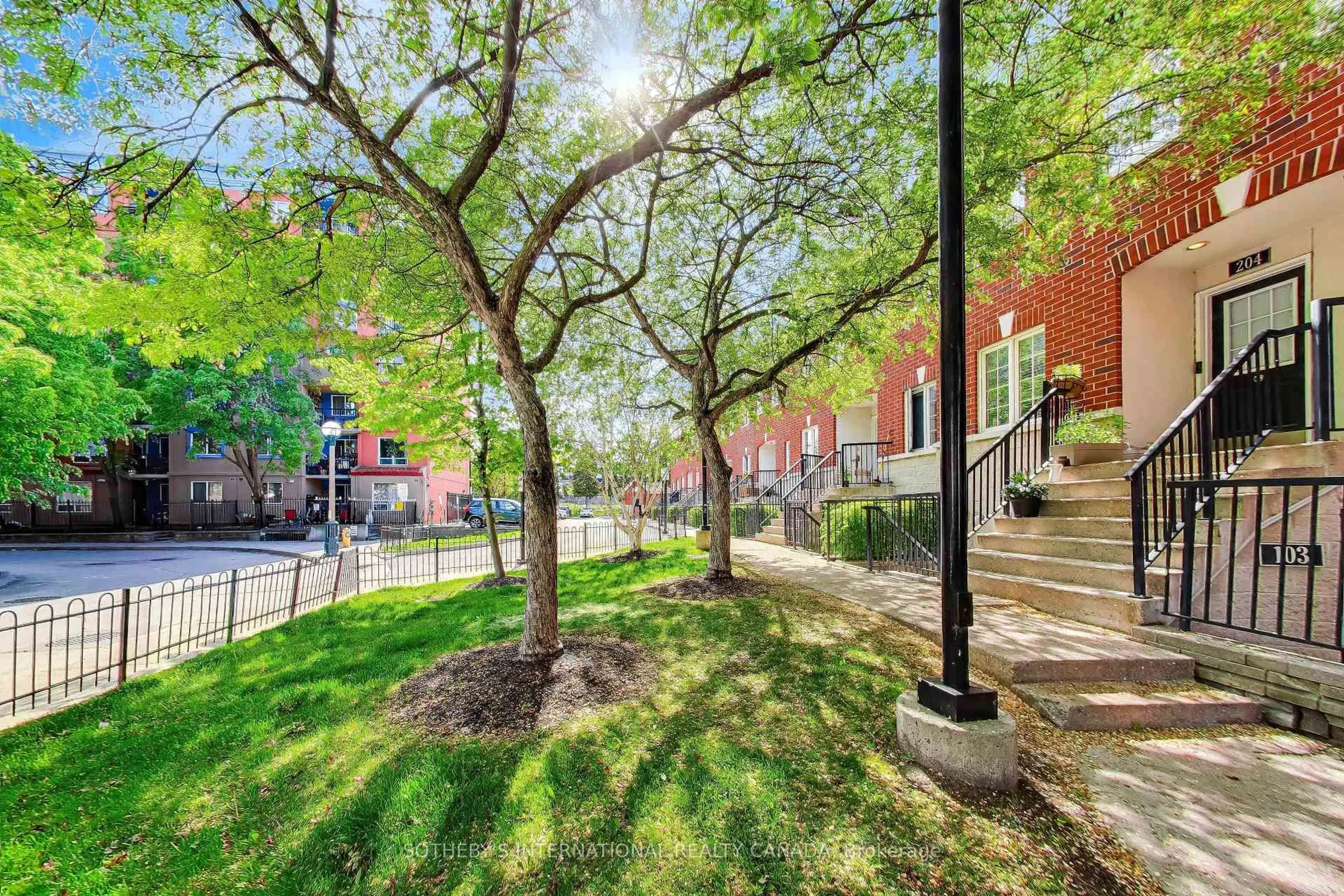 Patio, street for 262 St Helens Ave #103, Toronto Ontario M6H 4A4