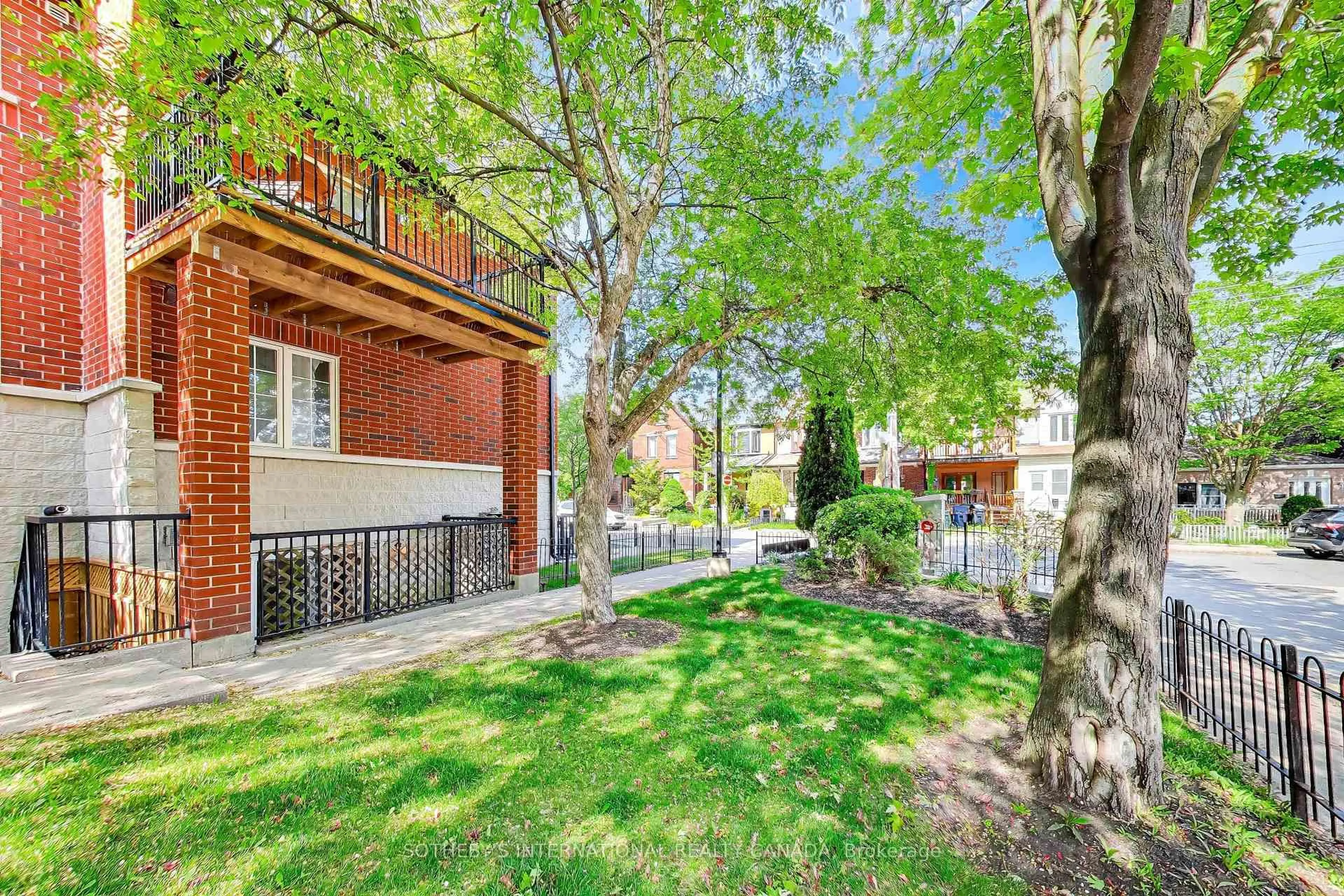 Patio, street for 262 St Helens Ave #103, Toronto Ontario M6H 4A4