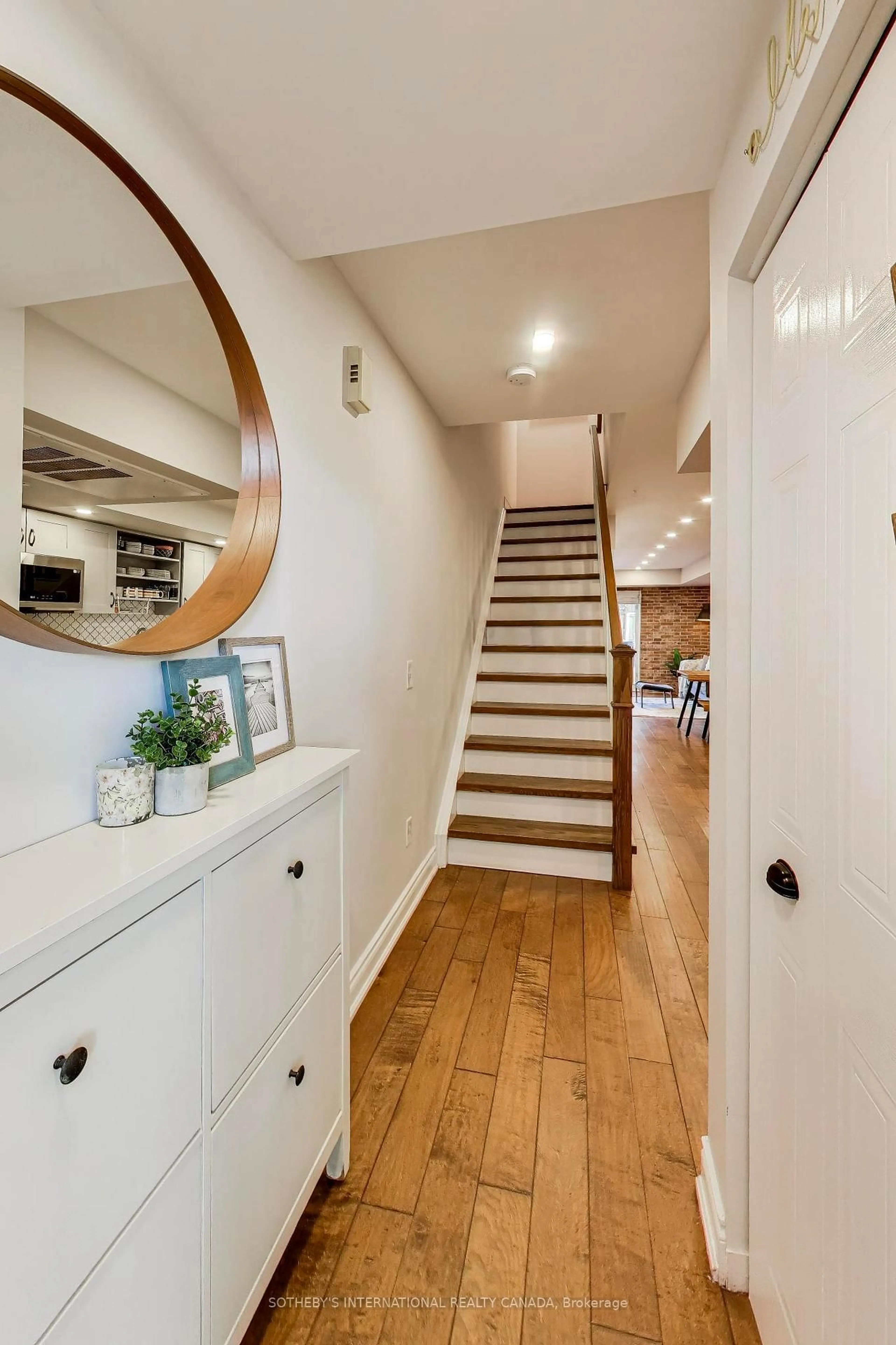 Indoor entryway for 262 St Helens Ave #103, Toronto Ontario M6H 4A4