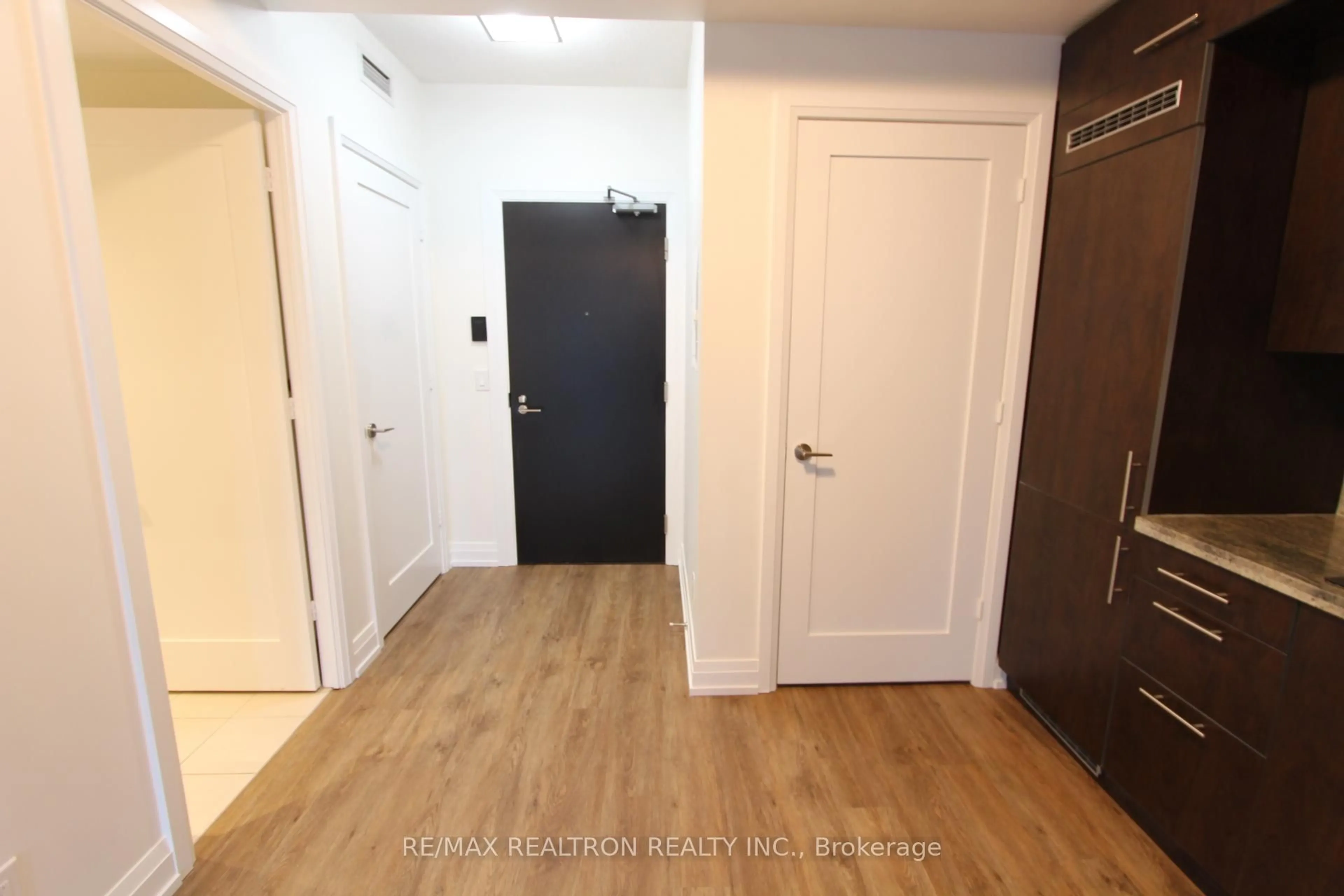Indoor entryway for 2 Anndale Dr #1103, Toronto Ontario M2N 0G5