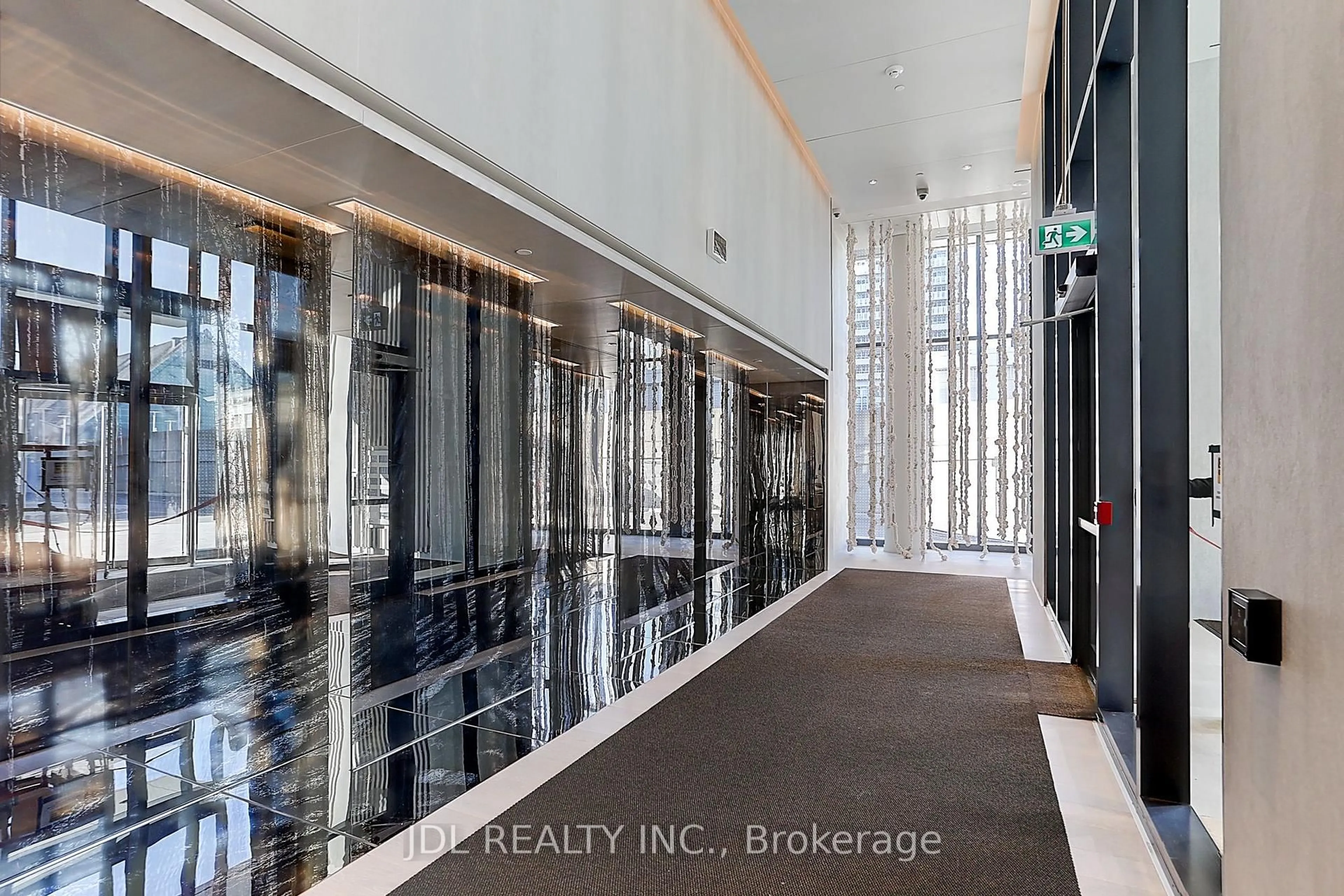 Indoor foyer for 138 Downes St #5103, Toronto Ontario M5E 0E4