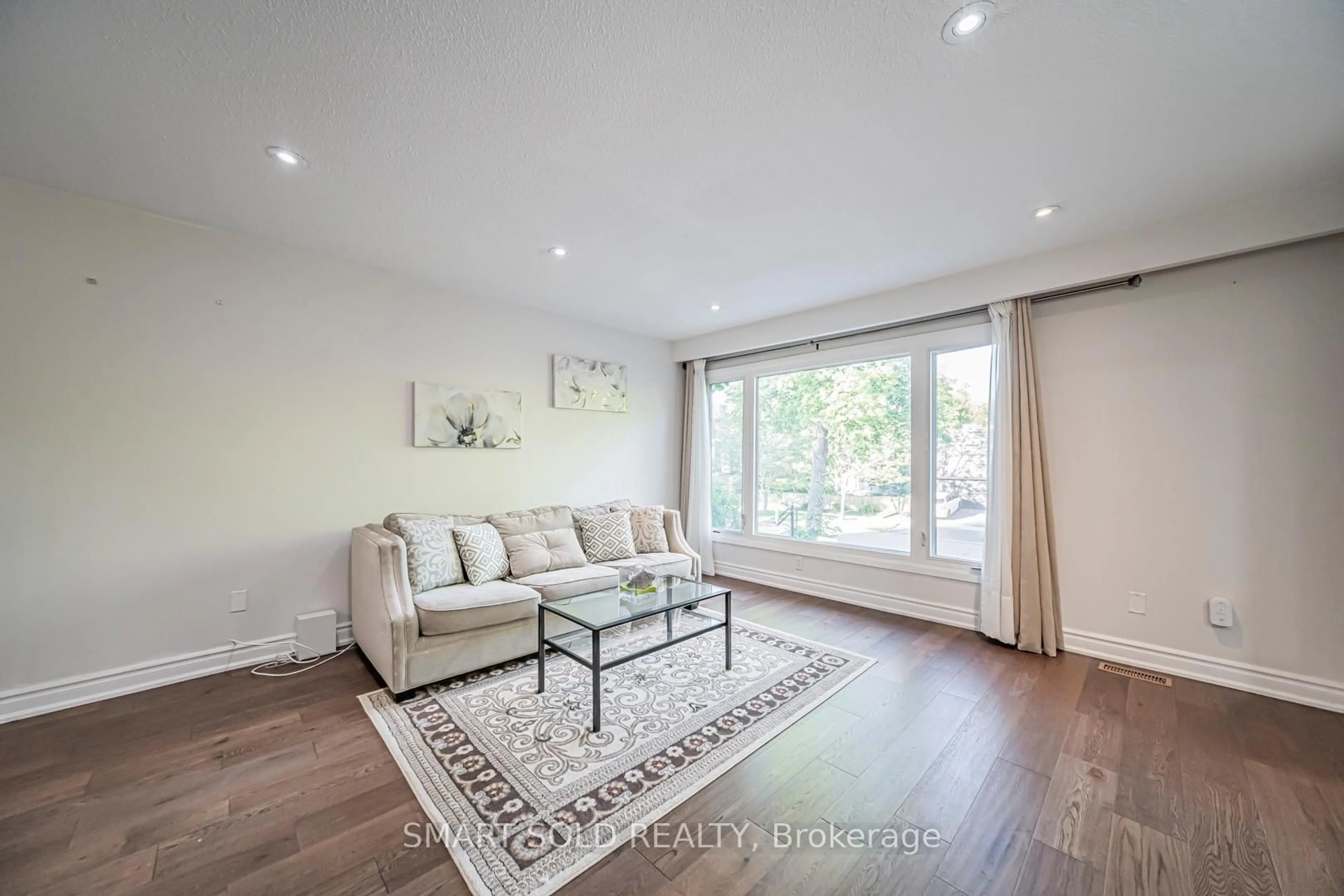 Living room with furniture, wood/laminate floor for 151 Silas Hill Dr, Toronto Ontario M2J 2X8