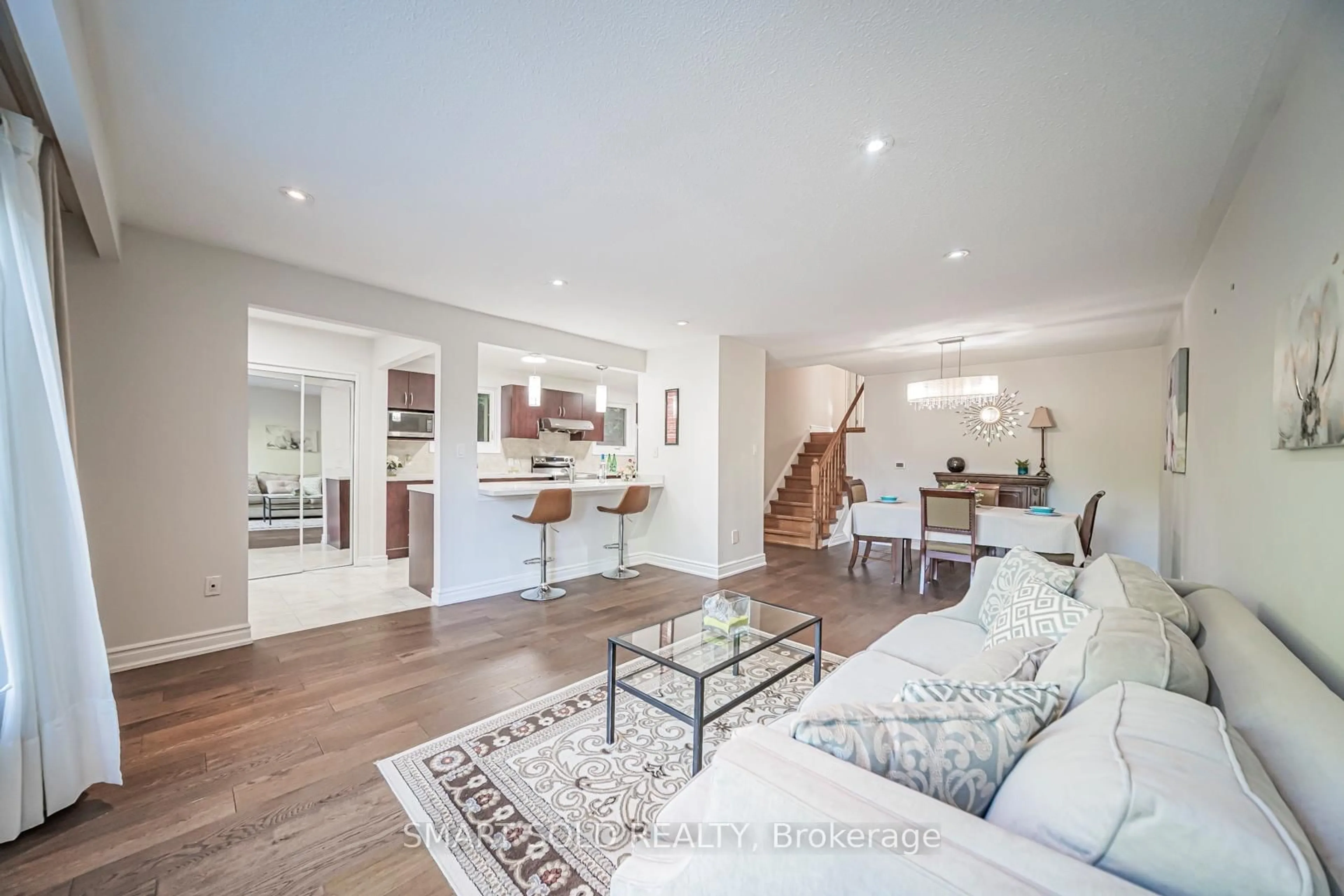 Open concept kitchen, wood/laminate floor for 151 Silas Hill Dr, Toronto Ontario M2J 2X8
