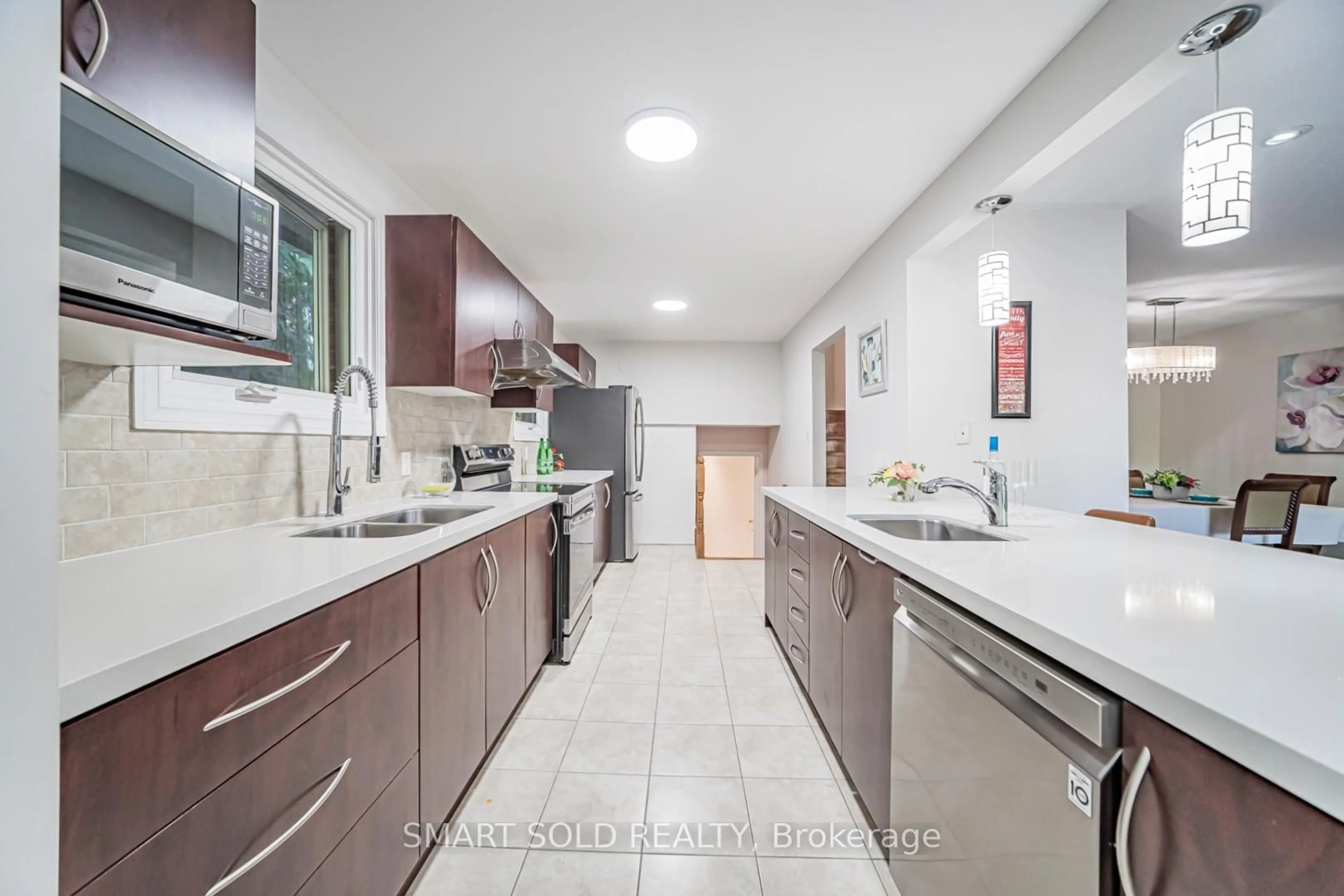 Standard kitchen, ceramic/tile floor for 151 Silas Hill Dr, Toronto Ontario M2J 2X8