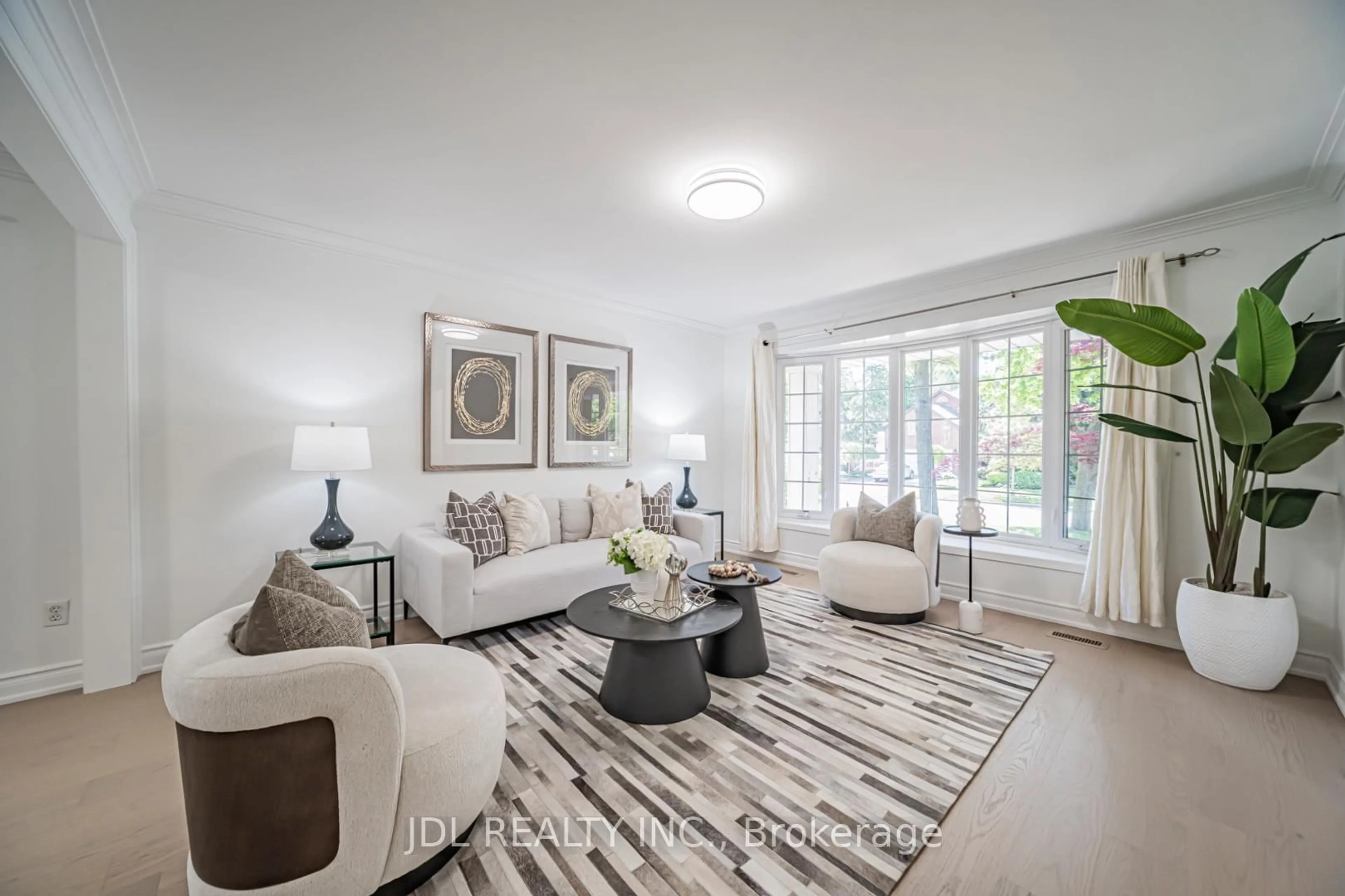 Living room with furniture, unknown for 58 Bestview Dr, Toronto Ontario M2M 2X9
