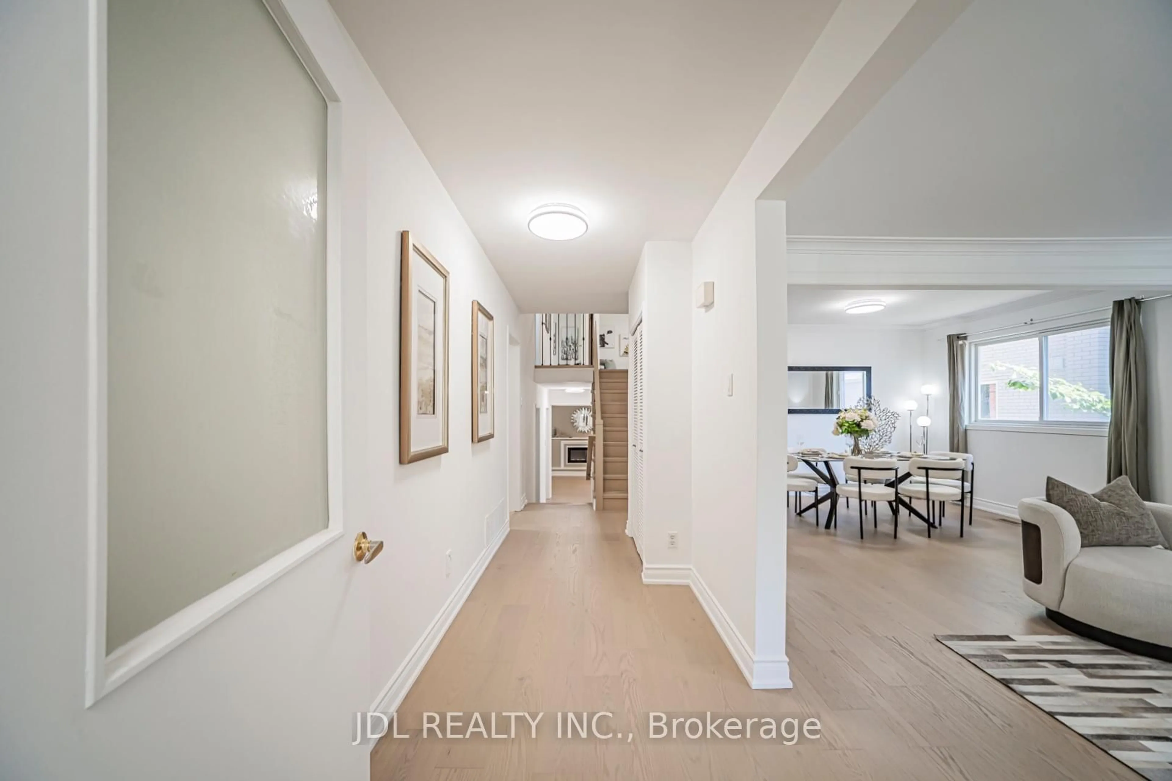 Indoor entryway for 58 Bestview Dr, Toronto Ontario M2M 2X9
