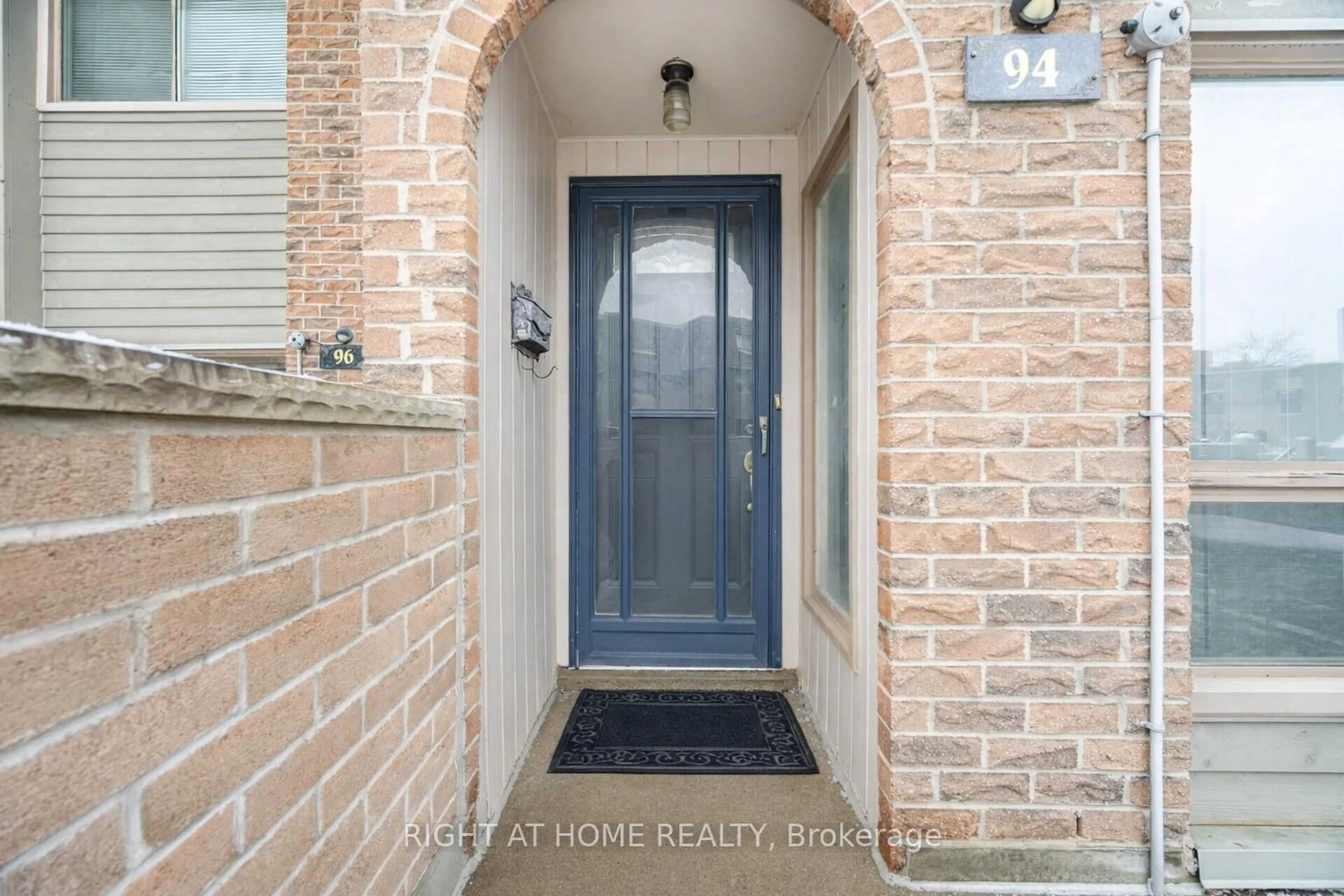 Indoor entryway for 94 Dutch Myrtle Way, Toronto Ontario M3B 3K8