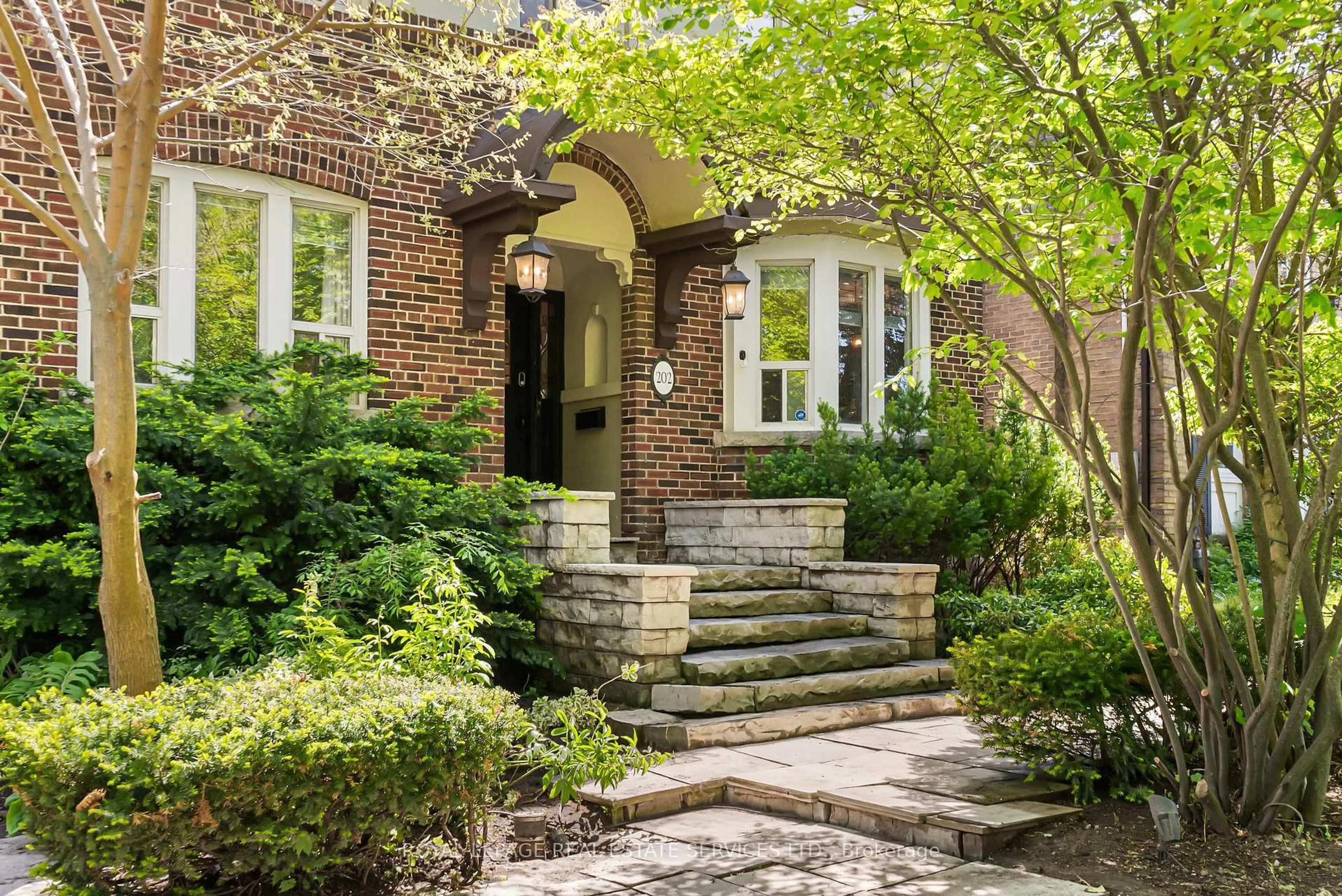 Home with brick exterior material, street for 202 Dinnick Cres, Toronto Ontario M4N 1M3