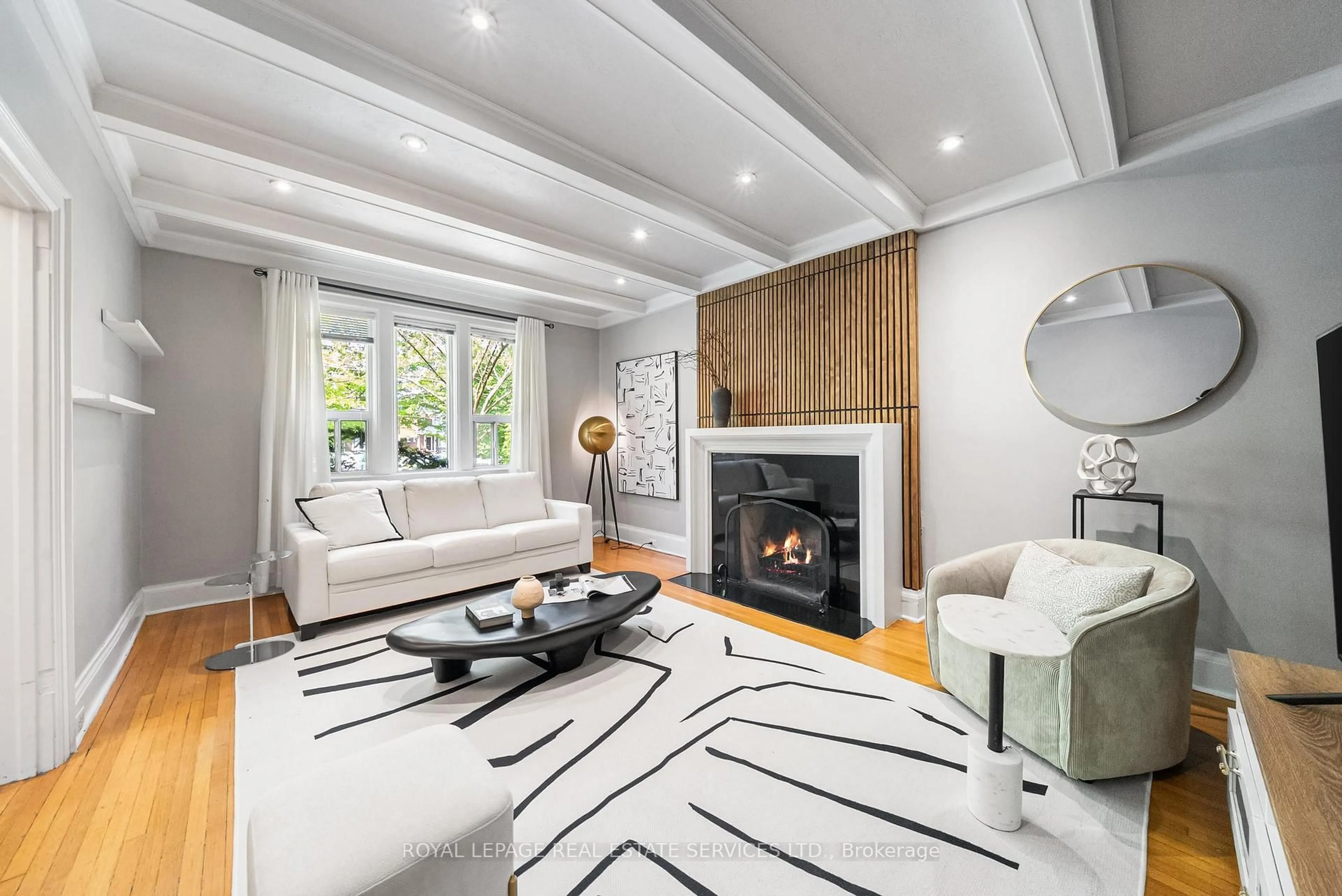 Living room with furniture, unknown for 202 Dinnick Cres, Toronto Ontario M4N 1M3
