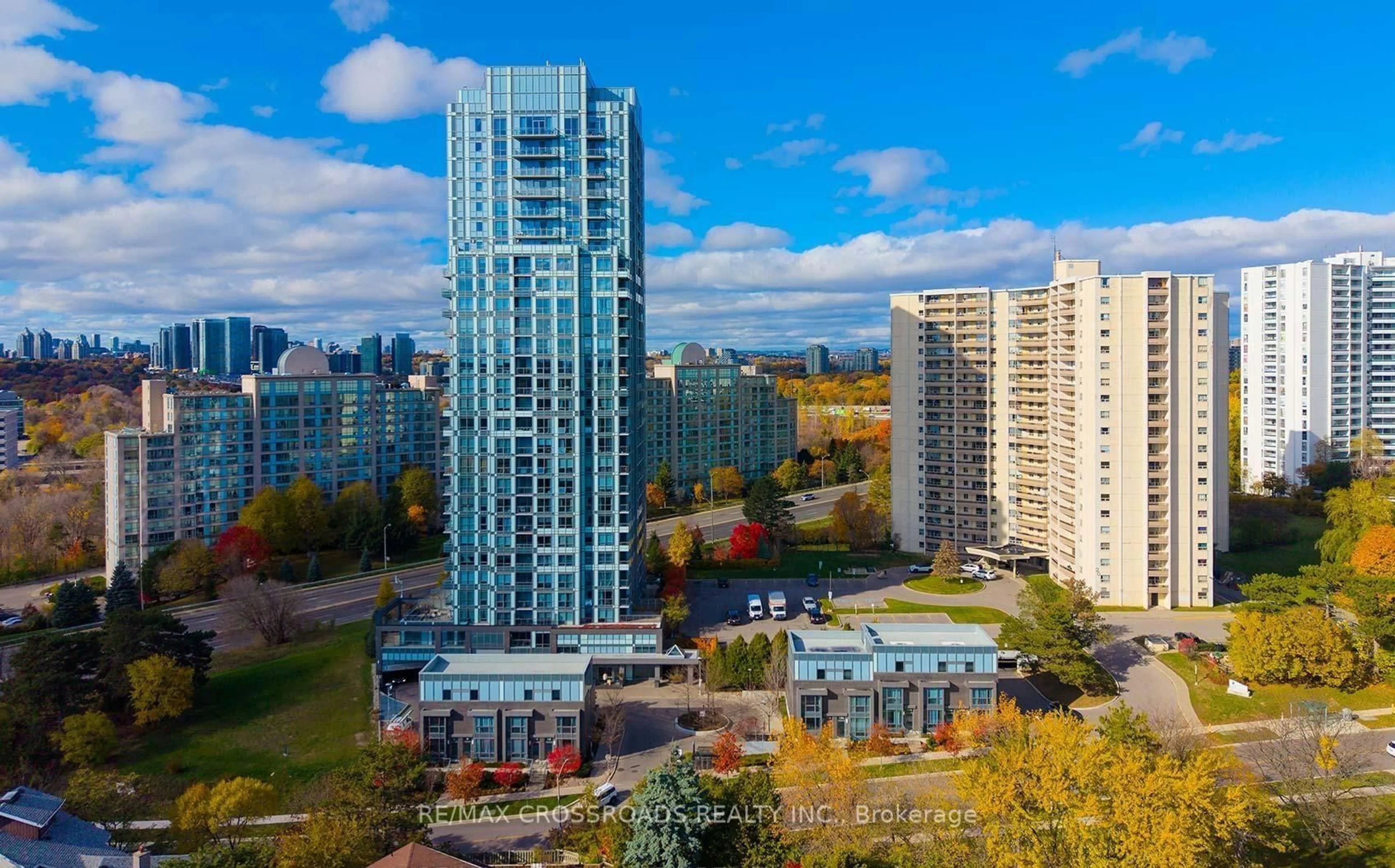 A pic from outside/outdoor area/front of a property/back of a property/a pic from drone, city buildings view from balcony for 18 Graydon Hall Dr #601, Toronto Ontario M3A 0A4