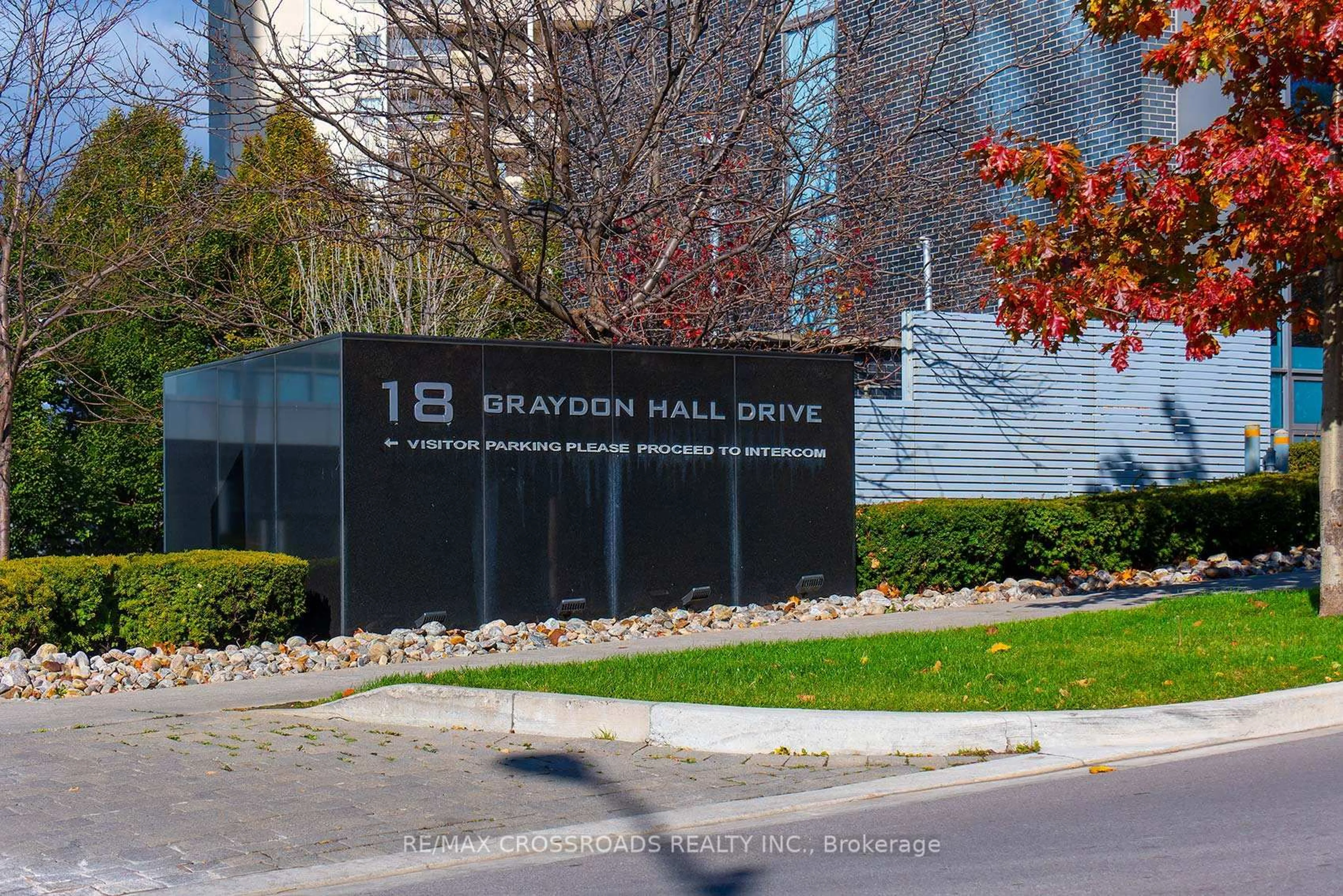 Indoor foyer for 18 Graydon Hall Dr #601, Toronto Ontario M3A 0A4