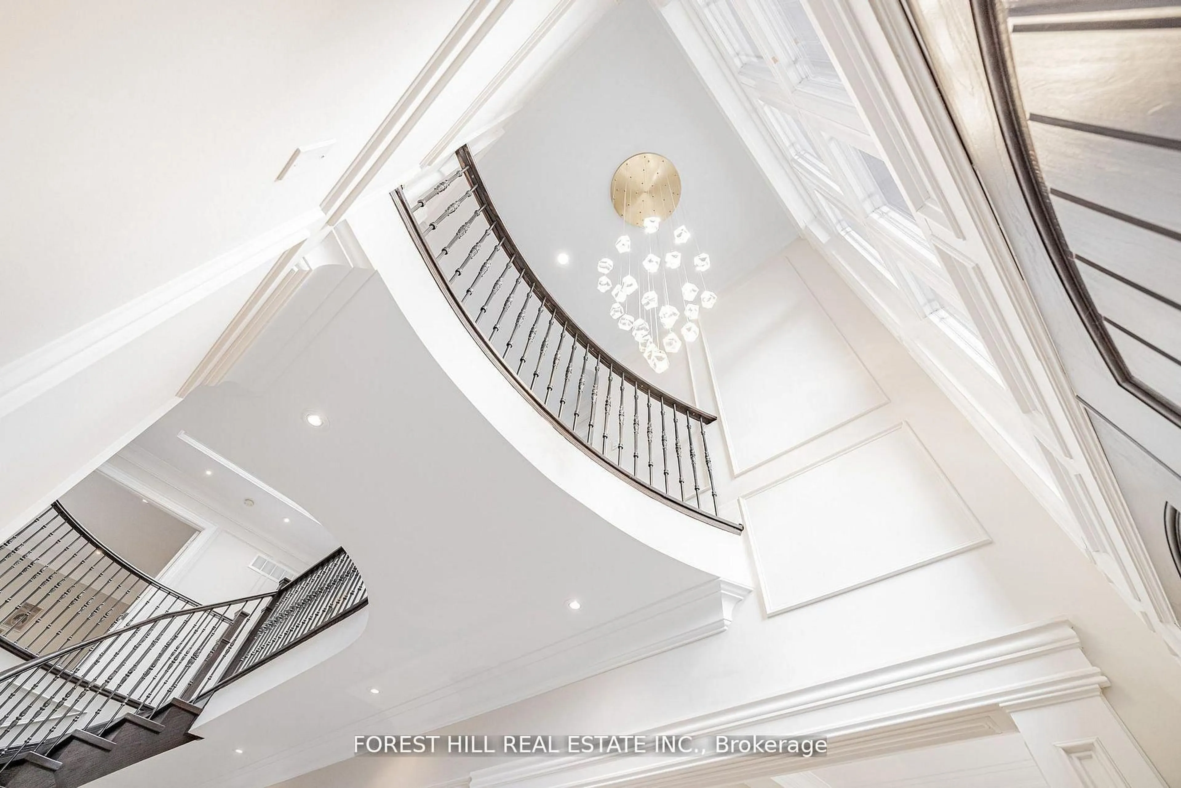 Indoor foyer for 47 Terrace Ave, Toronto Ontario M2R 1G1