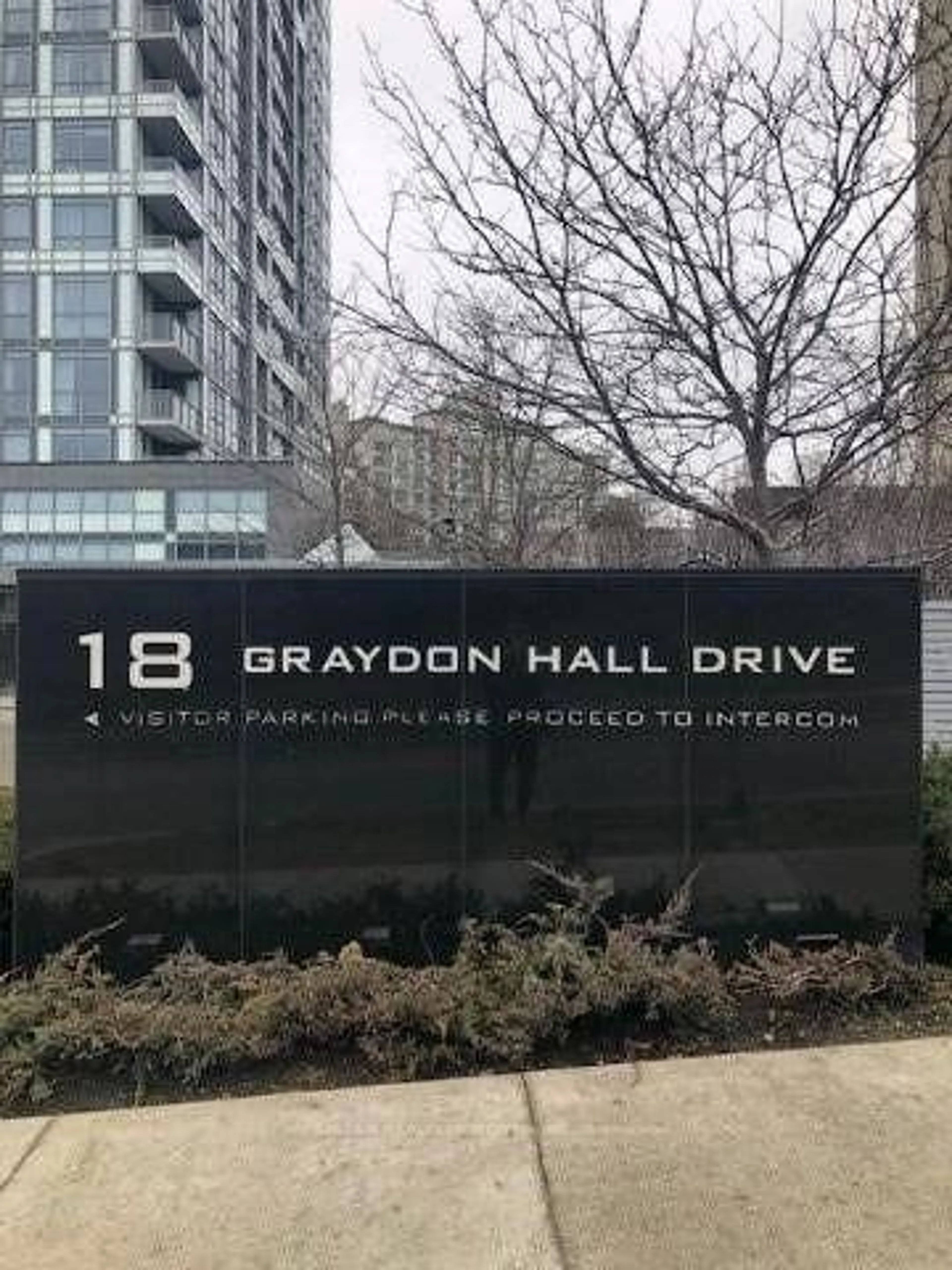 Indoor foyer for 18 Graydon Hall Dr #0901, Toronto Ontario M3A 2Z9