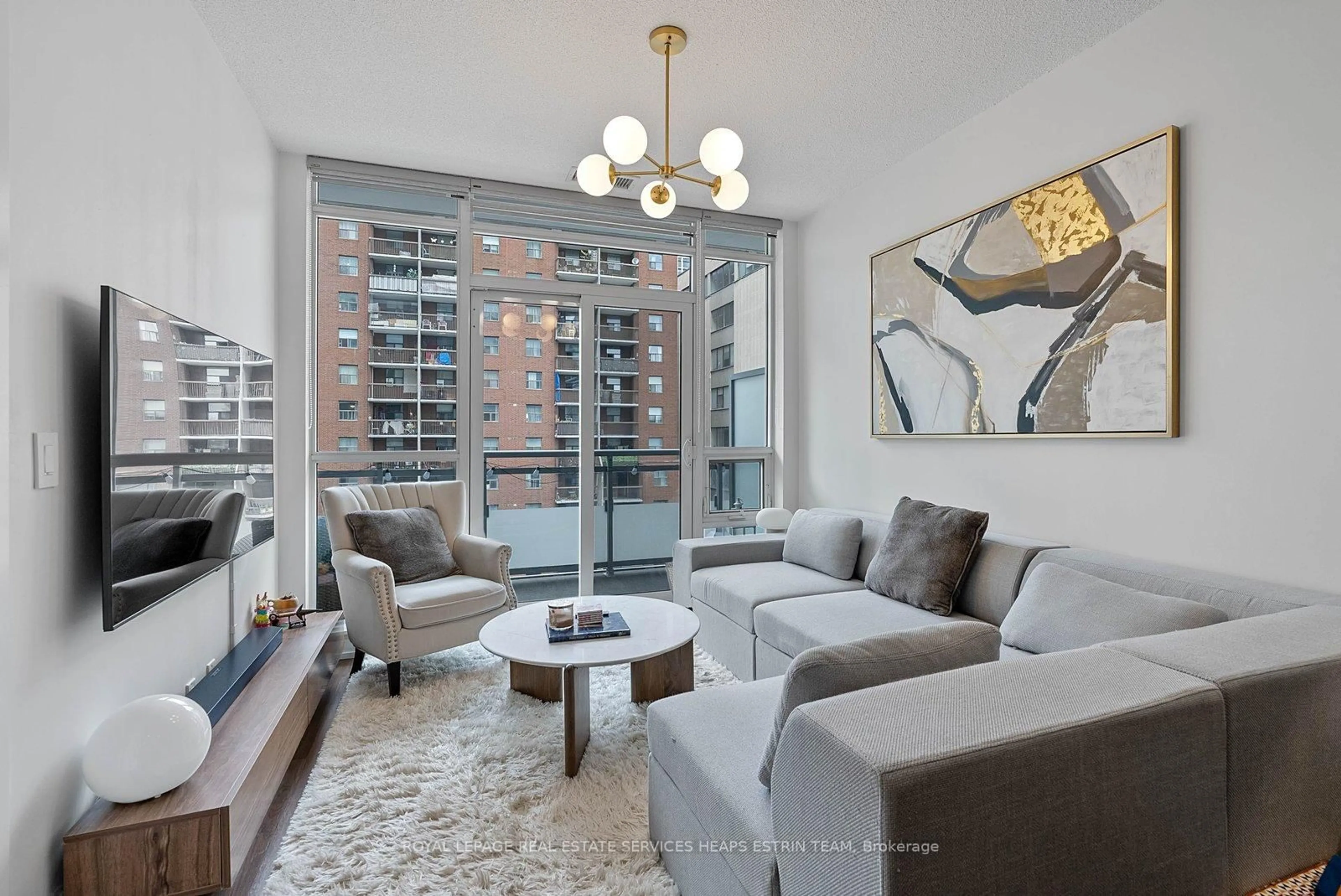 Living room with furniture, unknown for 98 Lillian St #613, Toronto Ontario M4S 0A5