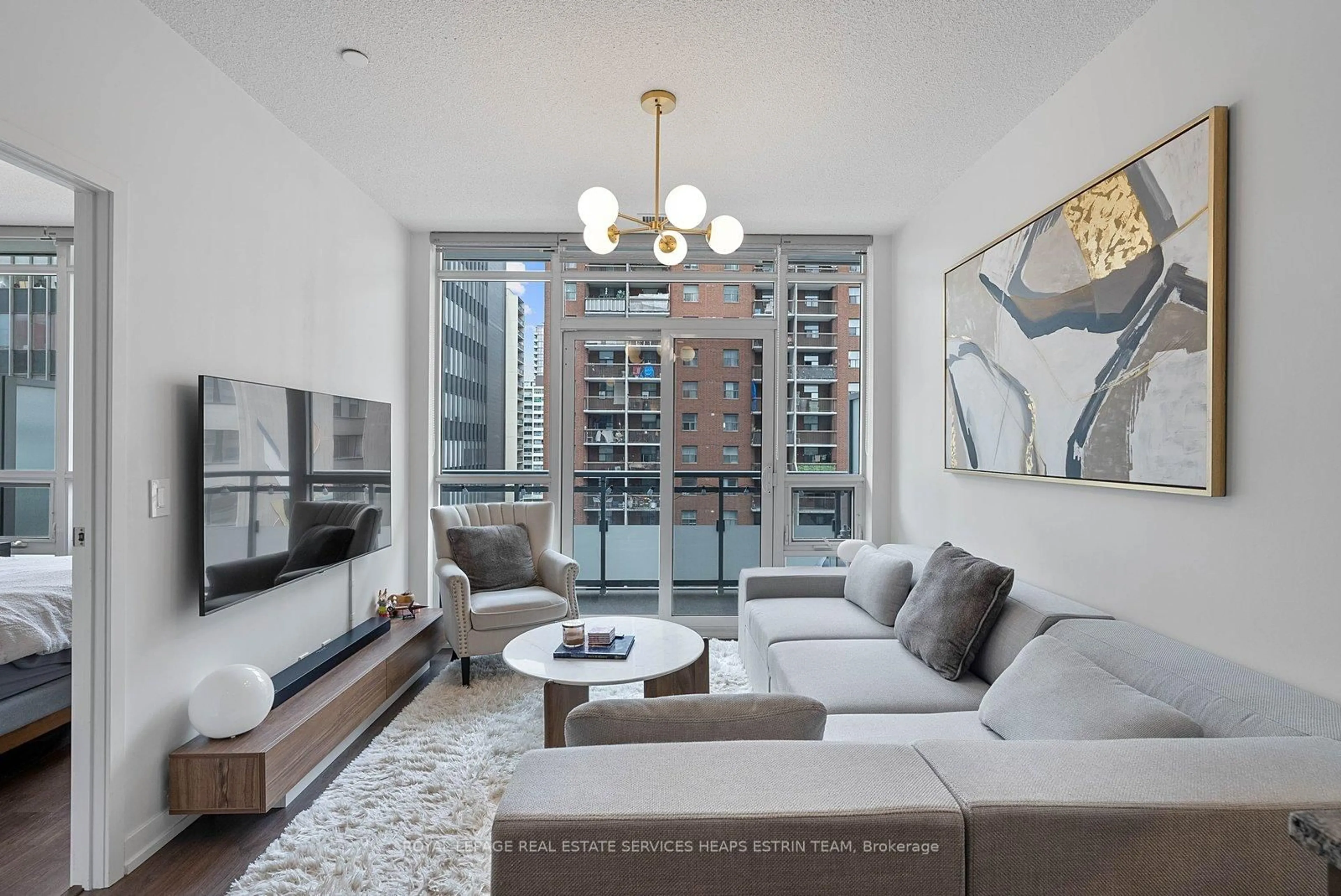 Living room with furniture, unknown for 98 Lillian St #613, Toronto Ontario M4S 0A5