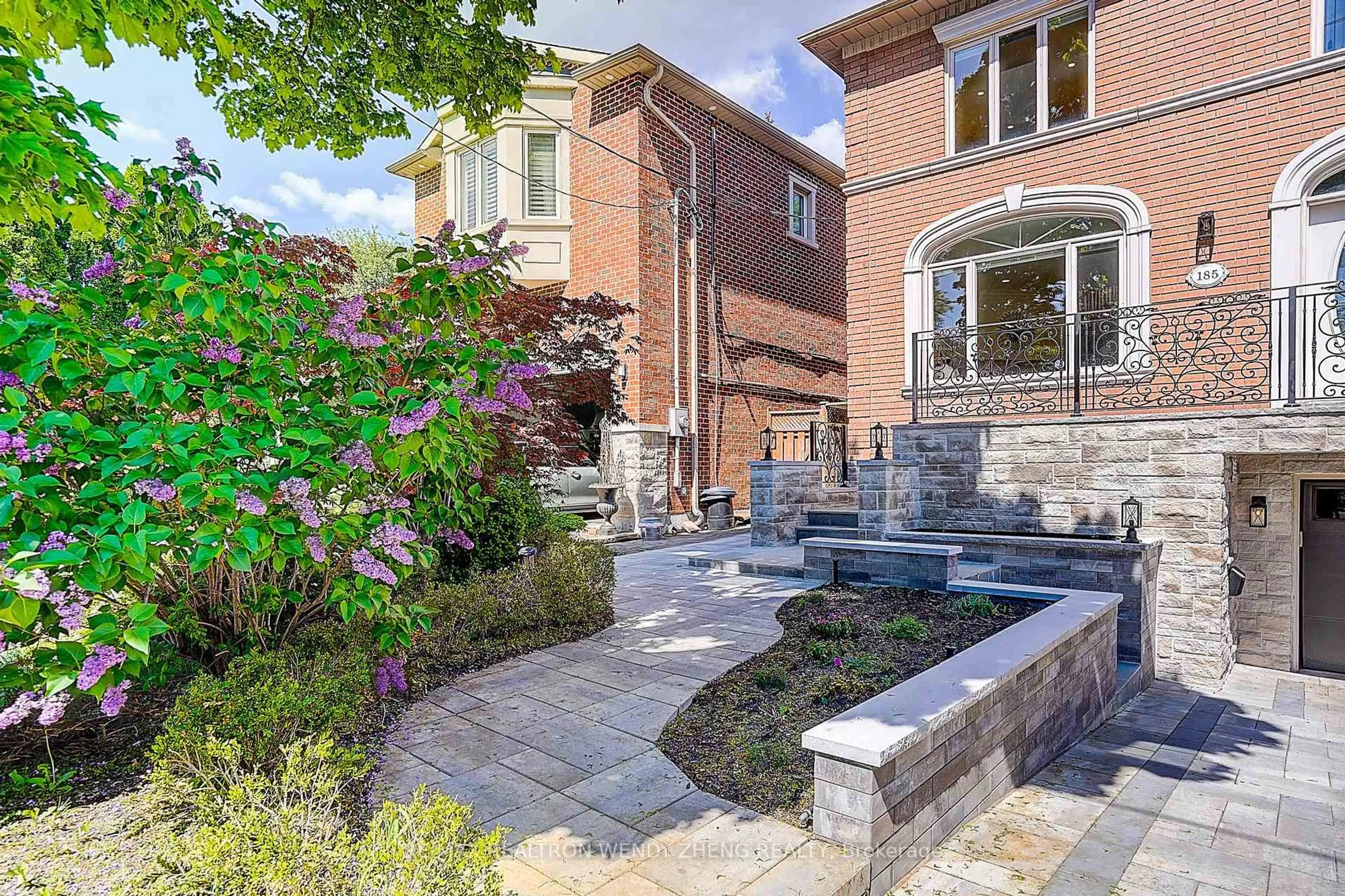 Patio, street for 185 Wilfred Ave, Toronto Ontario M2N 5C8