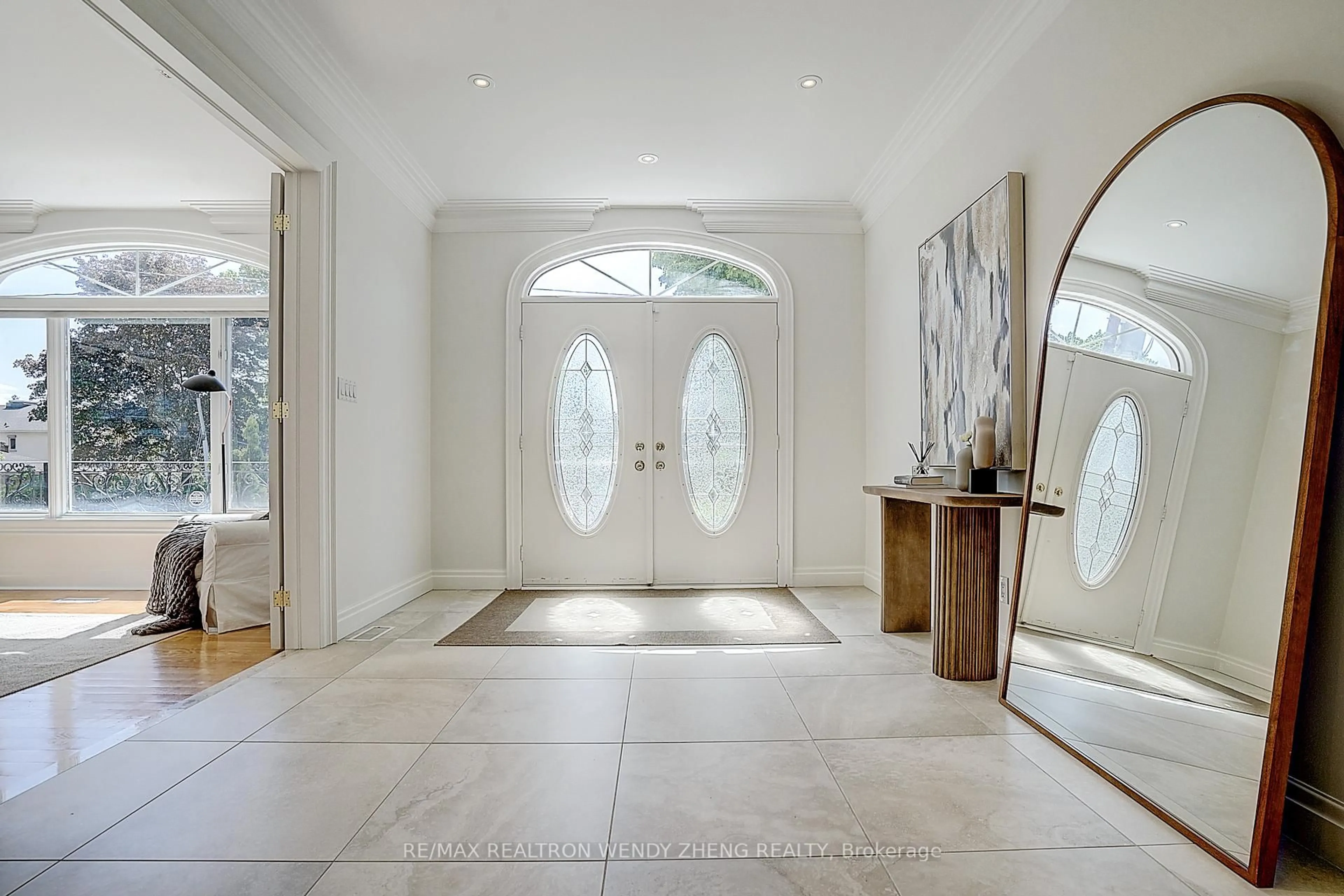 Indoor entryway for 185 Wilfred Ave, Toronto Ontario M2N 5C8