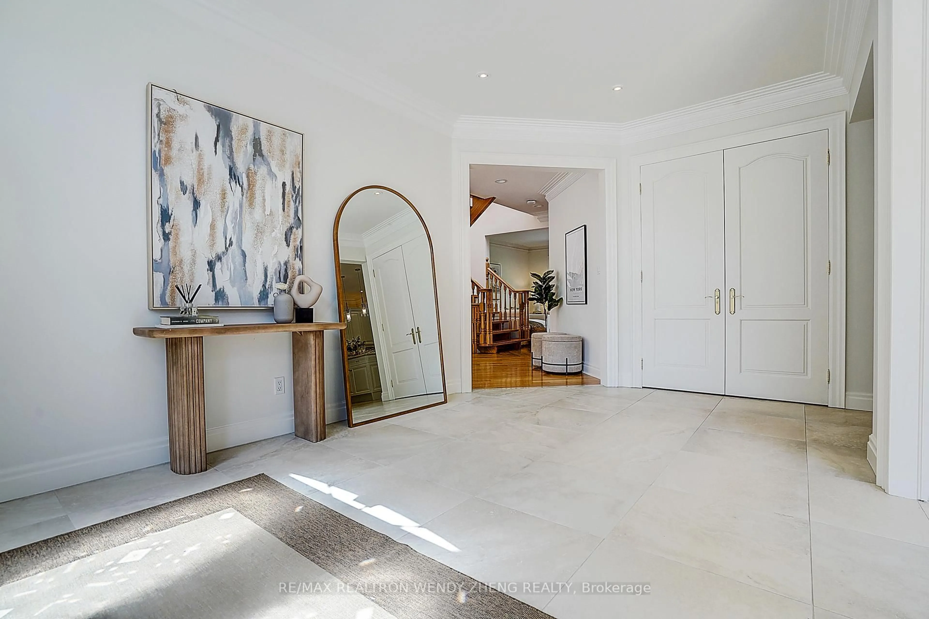 Indoor entryway for 185 Wilfred Ave, Toronto Ontario M2N 5C8