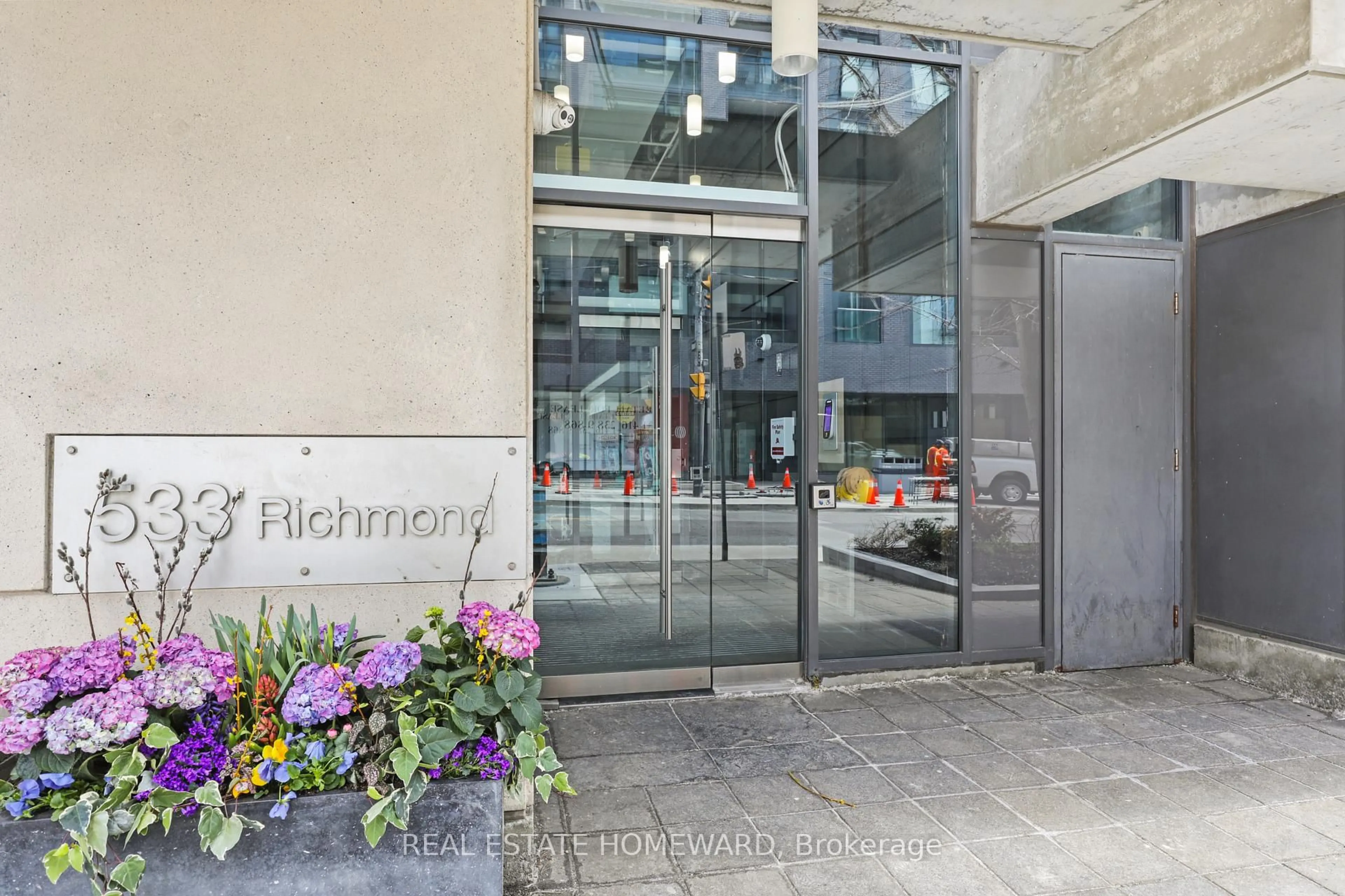 Unknown for 533 Richmond St #704, Toronto Ontario M5V 3Y1
