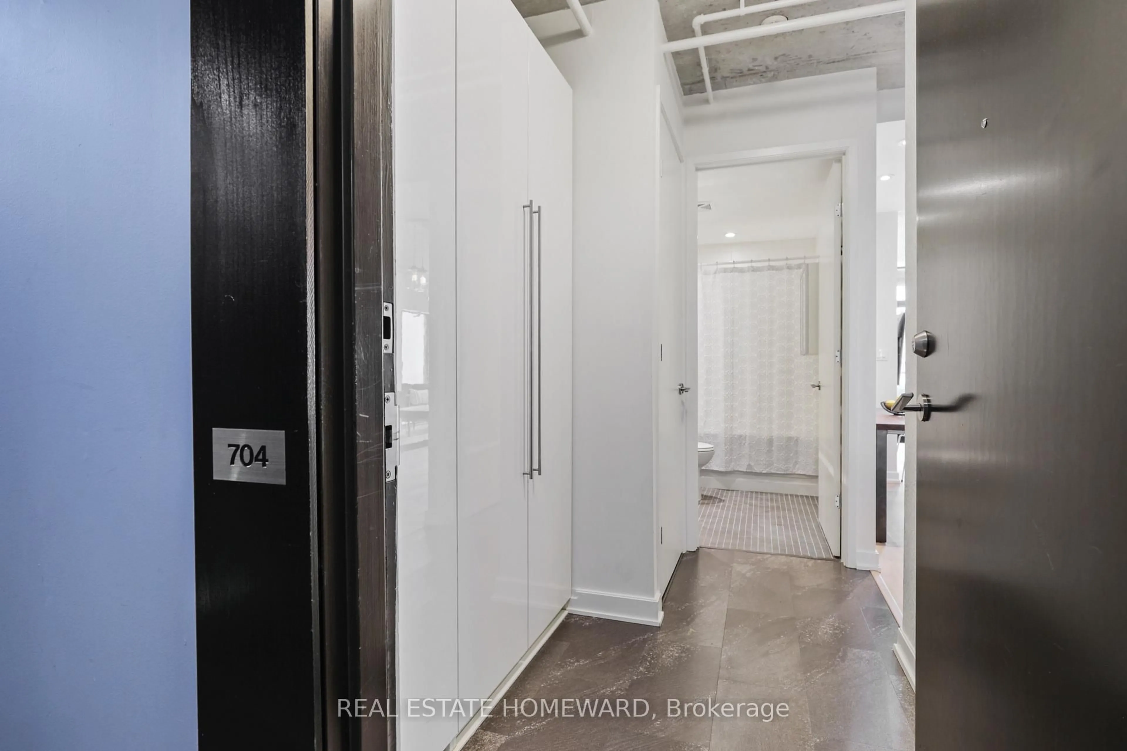 Indoor entryway for 533 Richmond St #704, Toronto Ontario M5V 3Y1