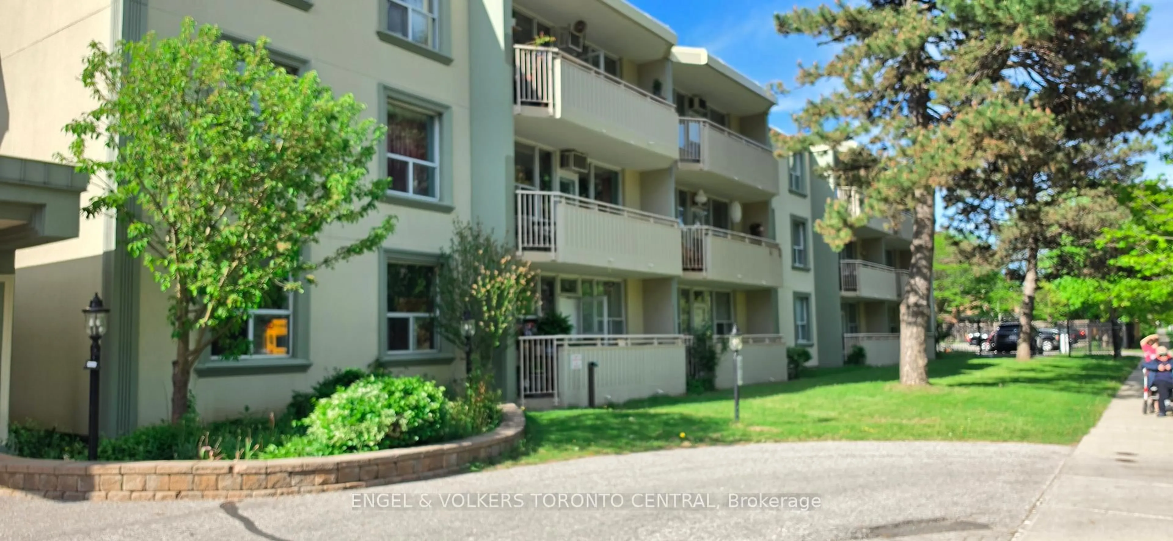 Patio, street for 70 Old Sheppard Ave #315, Toronto Ontario M2J 3L6