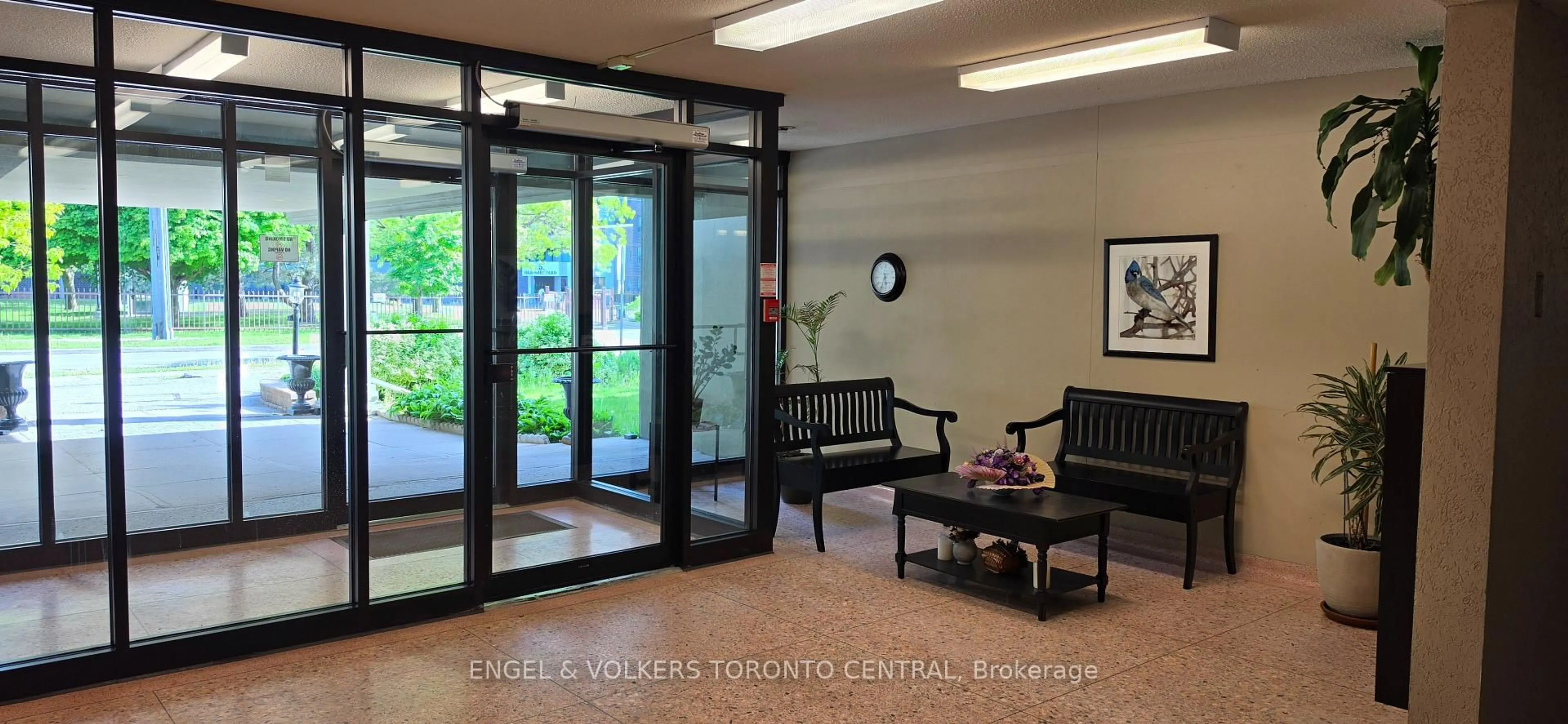 Indoor foyer for 70 Old Sheppard Ave #315, Toronto Ontario M2J 3L6